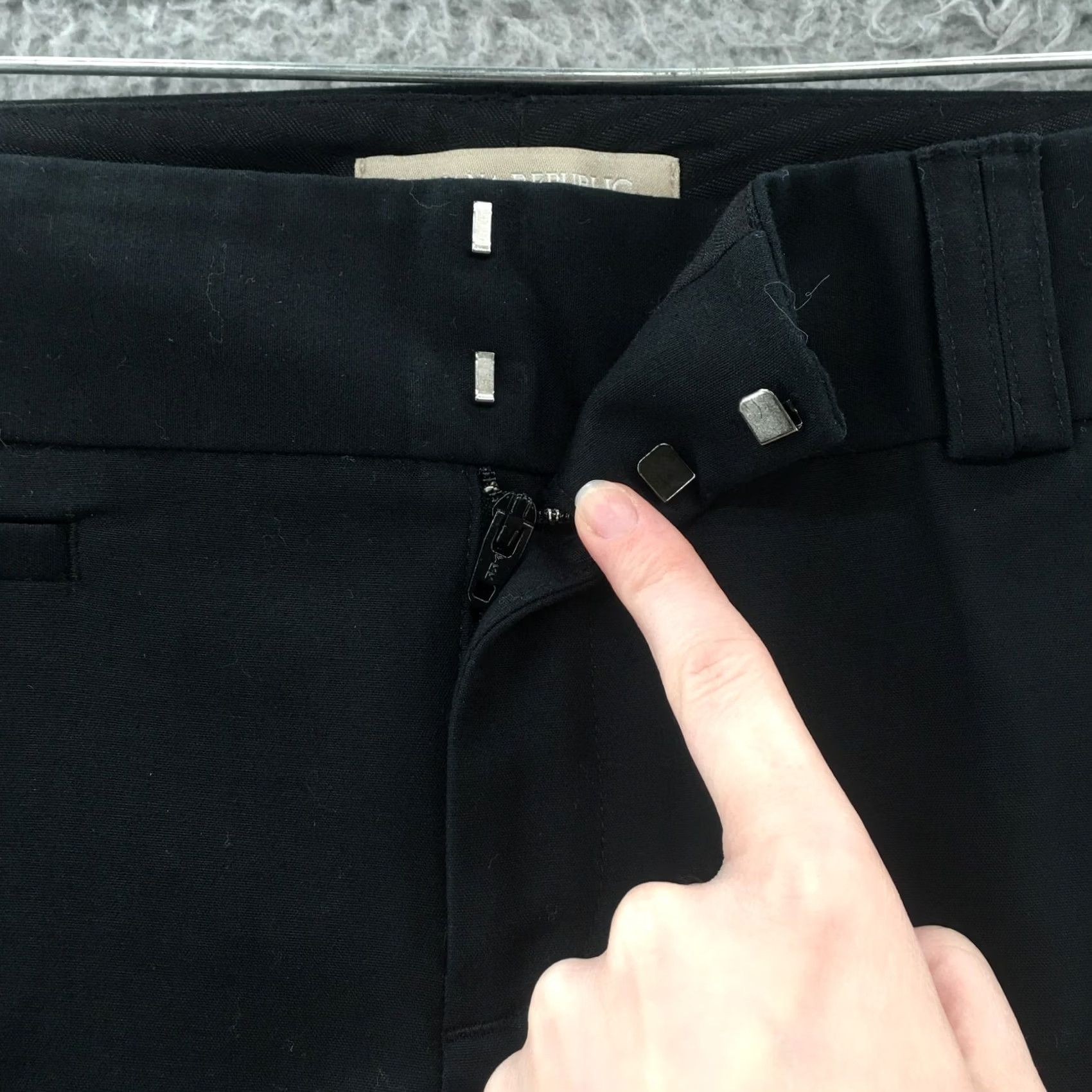 Banana Republic Banana Republic Martin Fit Ankle Pants Womens 6P Black Cotton Blend Flat Front Pants Women Petite 6P Black Casual Classic Mens Womens Girls Size 28" / US 6 / IT 42 - 3 Thumbnail