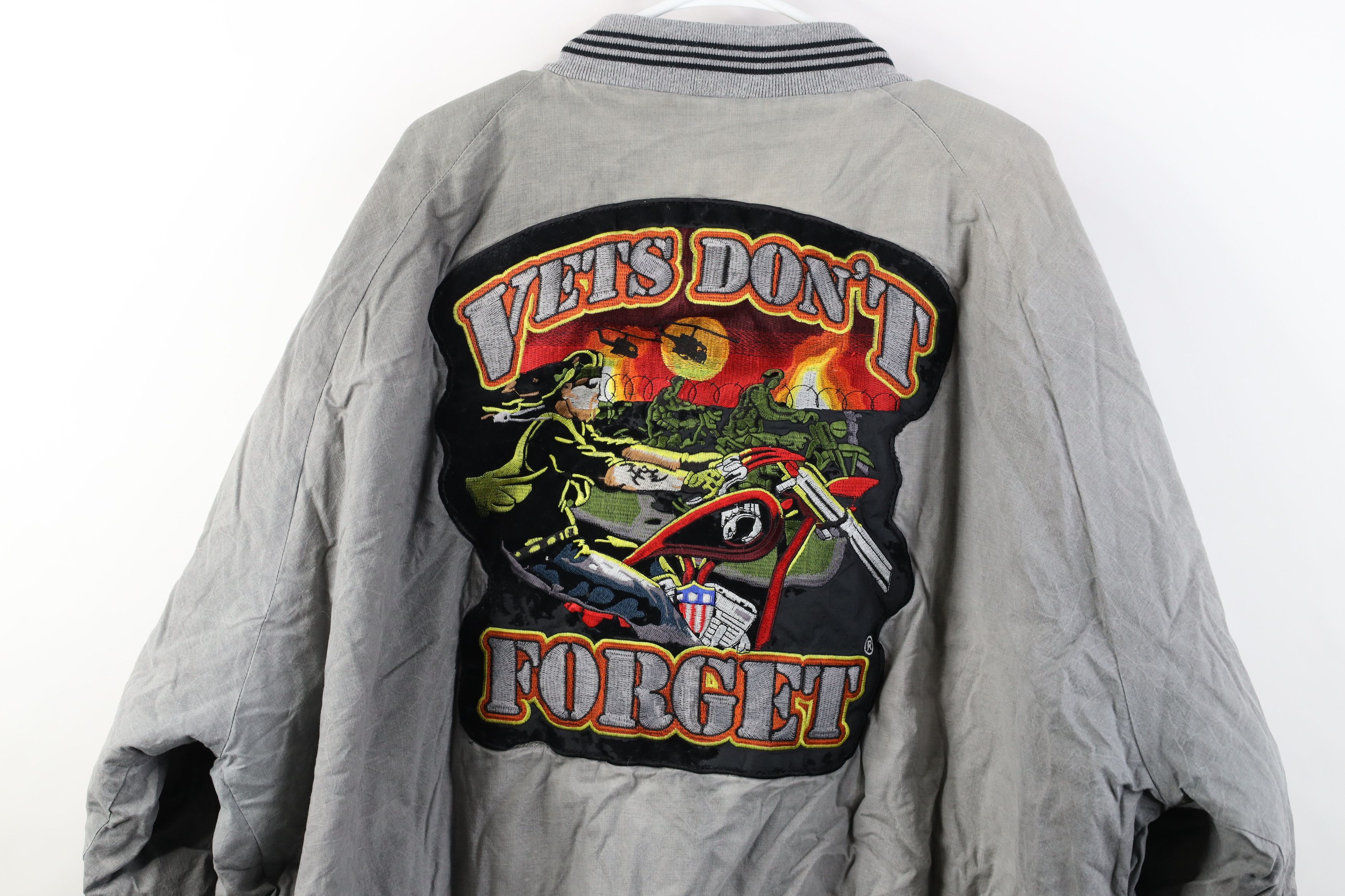 Vintage 90s Veterans Don't Forget Military Puffer Jacket