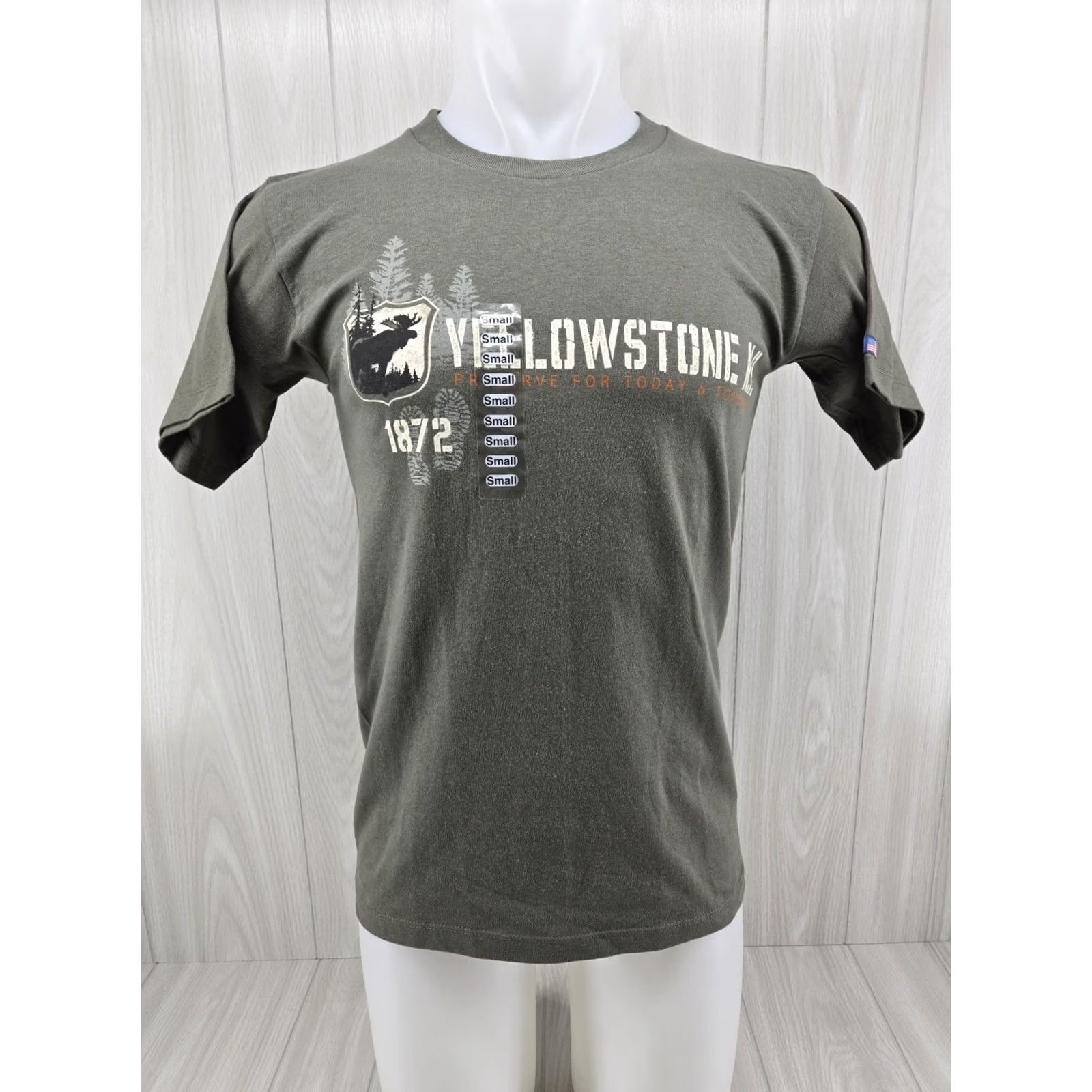 Vintage VINTAGE Yellowstone N.P. T-Shirt Green S Prairie MT. 100% Cotton Made In U.S.A. Men's Short Sleeve Body Measurements 17-18-8-27 Size US S / EU 44-46 / 1 - 2 Thumbnail