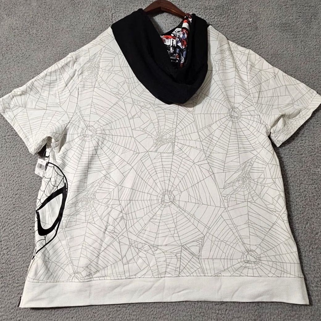 Disney Disney Parks Marvel Spider Man 60th Anniversary Hoodie T Ashley Eckstein 2XL XXL Sweatshirt White Pullover Men Graphic Size US XXL / EU 58 / 5 - 2 Thumbnail