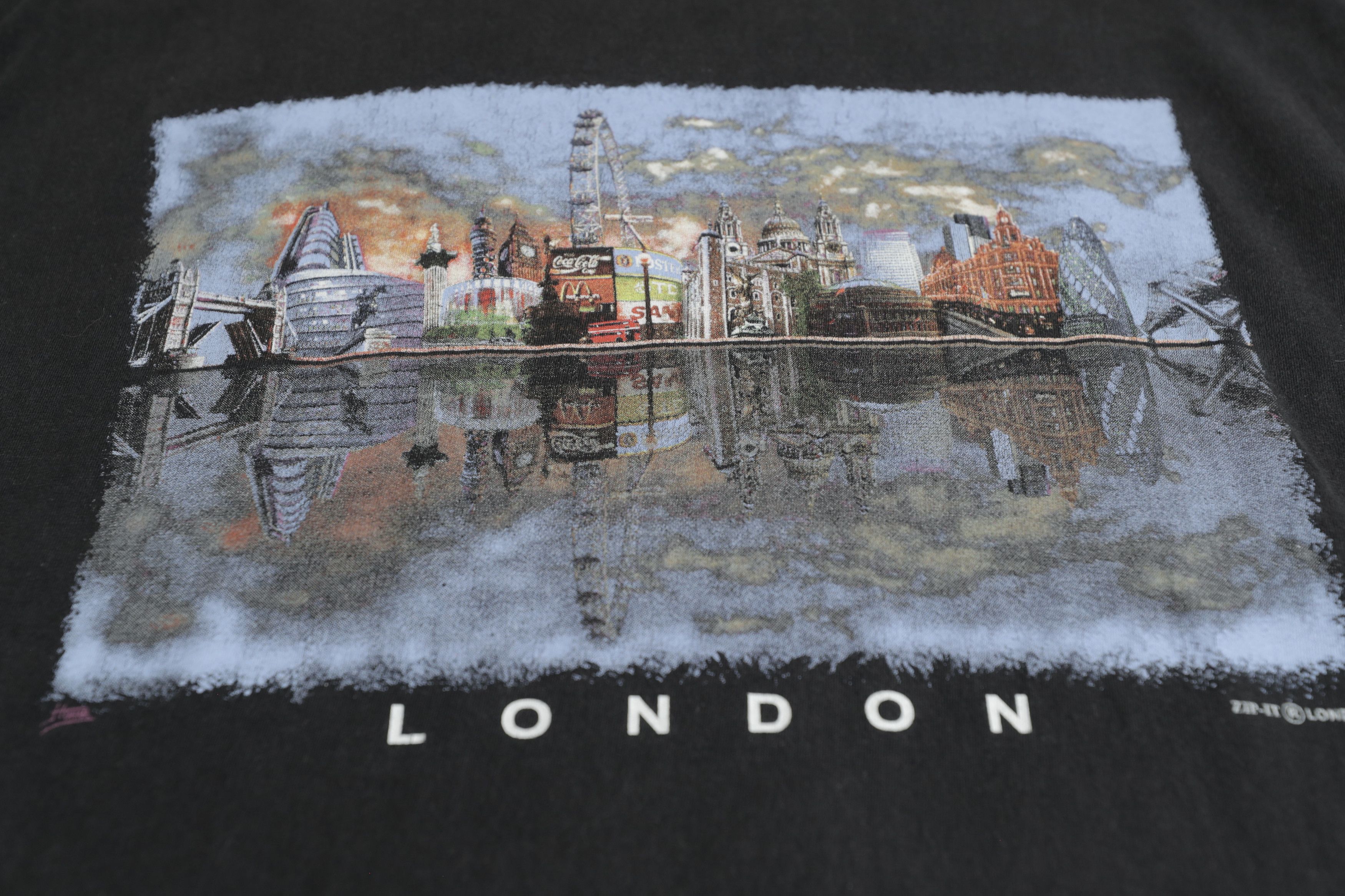 Other Zip-It London Skyline Shirt (S) Size US S / EU 44-46 / 1 - 7 Thumbnail