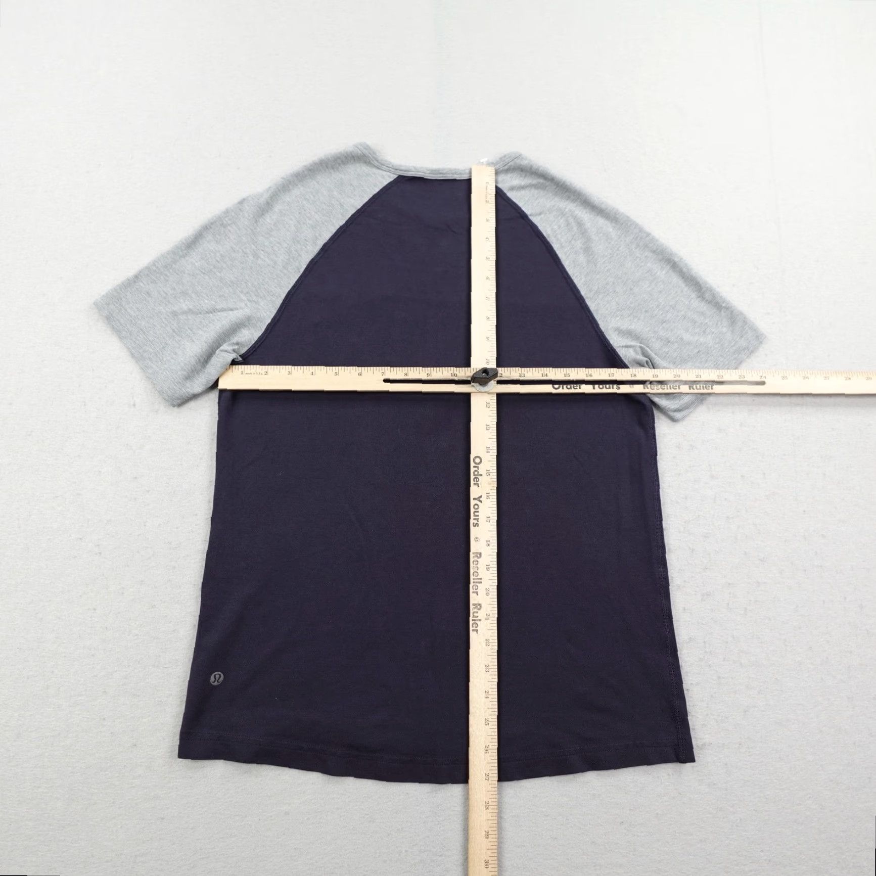 Lululemon Lululemon Shirt Mens Small Gray Two Tone Colorblock Pocket Performance Tee Size US S / EU 44-46 / 1 - 4 Thumbnail