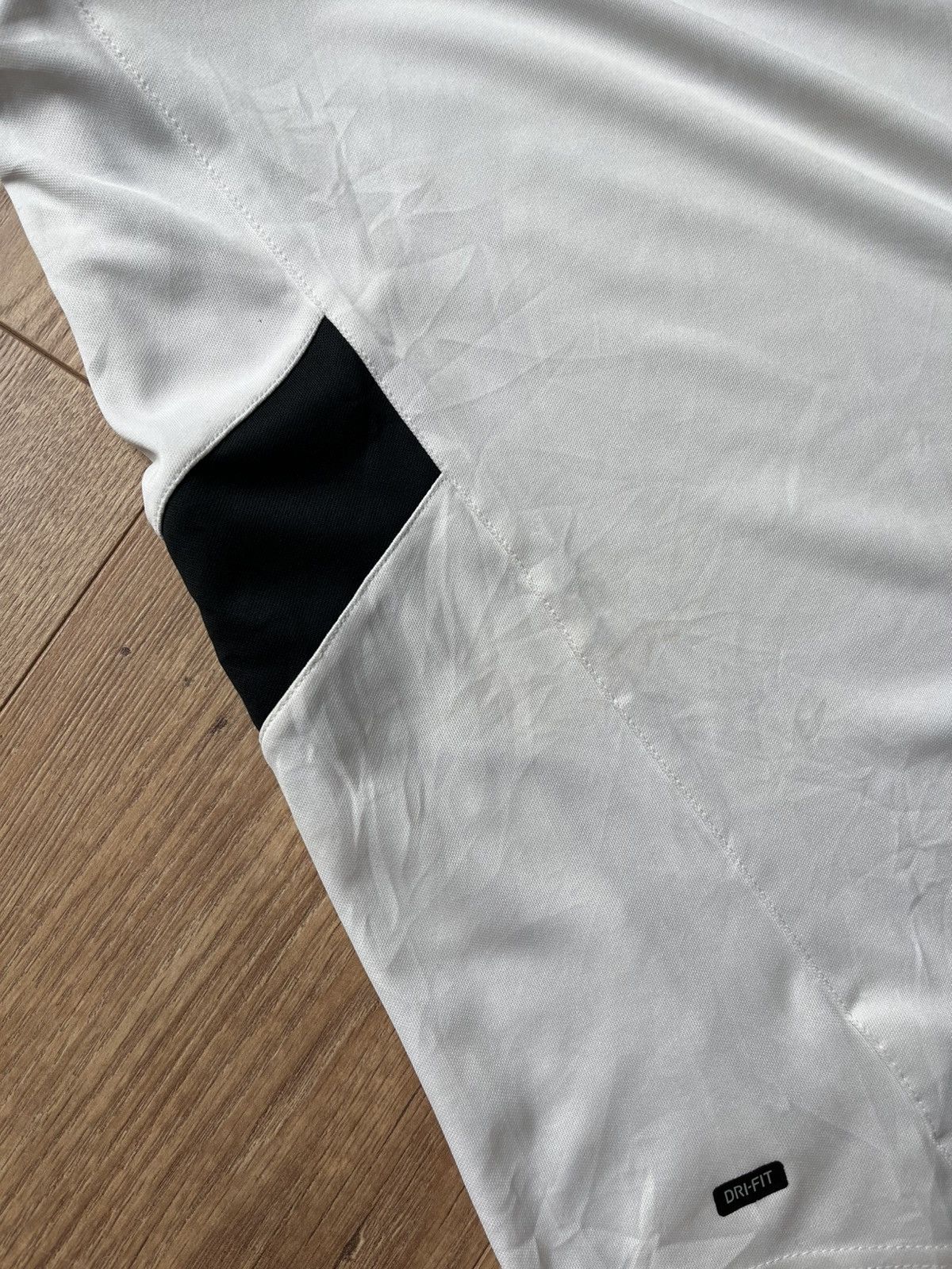 Nike 90’s NIKE TEAM BIG CENTRAL SWOOSH LOGO Y2K RETRO TEE RARE Size US M / EU 48-50 / 2 - 11 Thumbnail