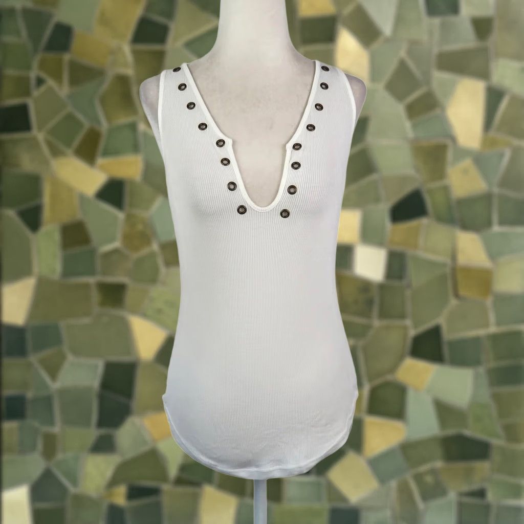 Vintage VINTAGE Moda International White Ribbed Tank Top Grommet Trim M Tank Womens 90s Bohemian XS? Size M / US 6-8 / IT 42-44 - 1 Thumbnail