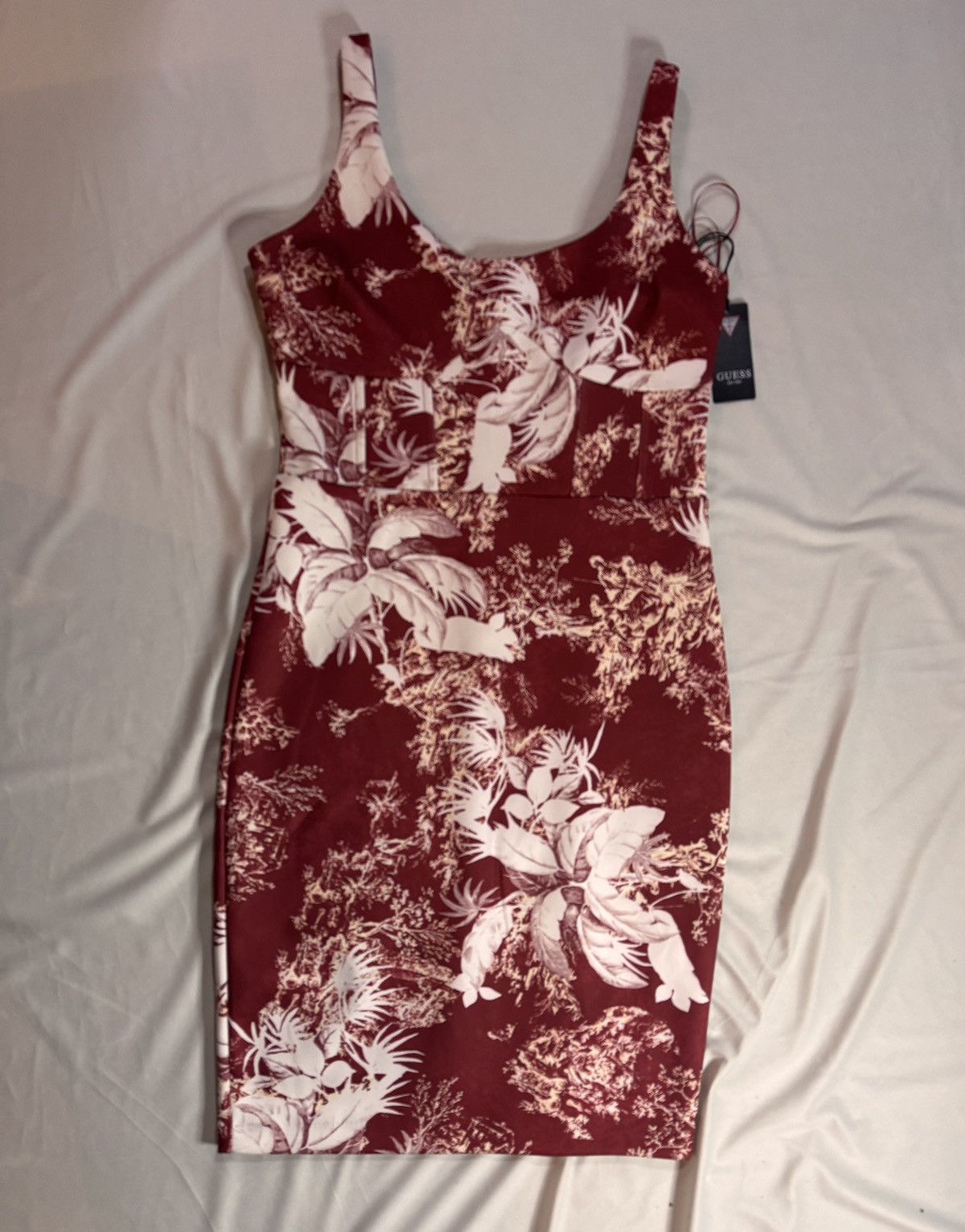 Guess Stunning sleeveless midi bodycon dress with a floral pattern Size L / US 10 / IT 46 - 11 Thumbnail