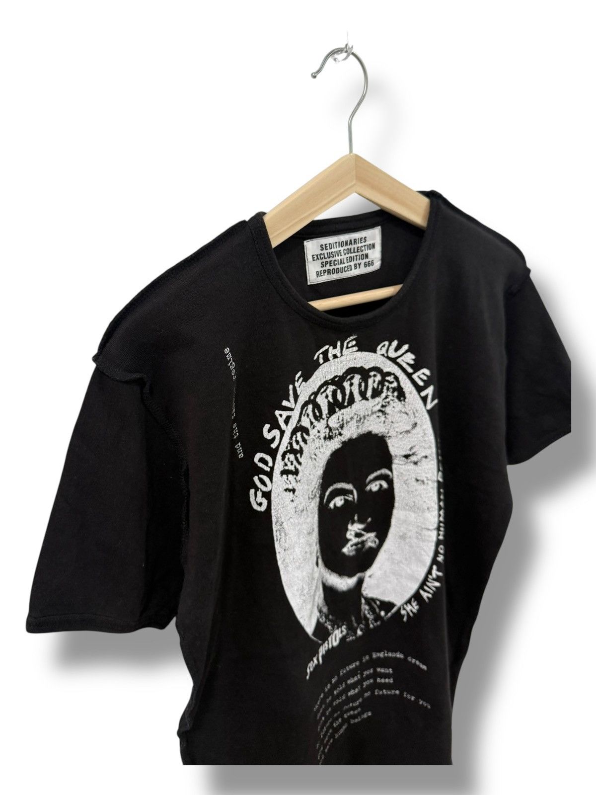 Band Tees GOD SAVE THE QUEEN SEX PISTOLS BAND PUNK T SHIRT Size US M / EU 48-50 / 2 - 3 Thumbnail