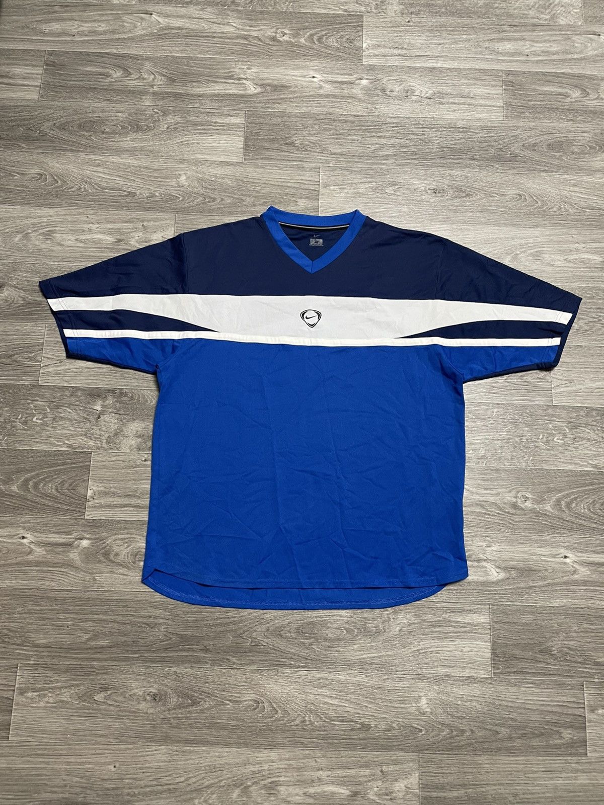 Nike Vintage Nike T90 Central Swoosh Logo Soccer Football T-Shirt Size US XL / EU 56 / 4 - 1 Thumbnail