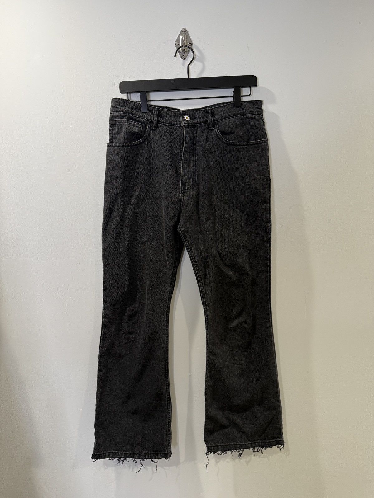 peaceminusone PEACEMINUSONE Daisy Embroidered Black Flared Denim Jeans Size US 30 / EU 46 - 2 Thumbnail