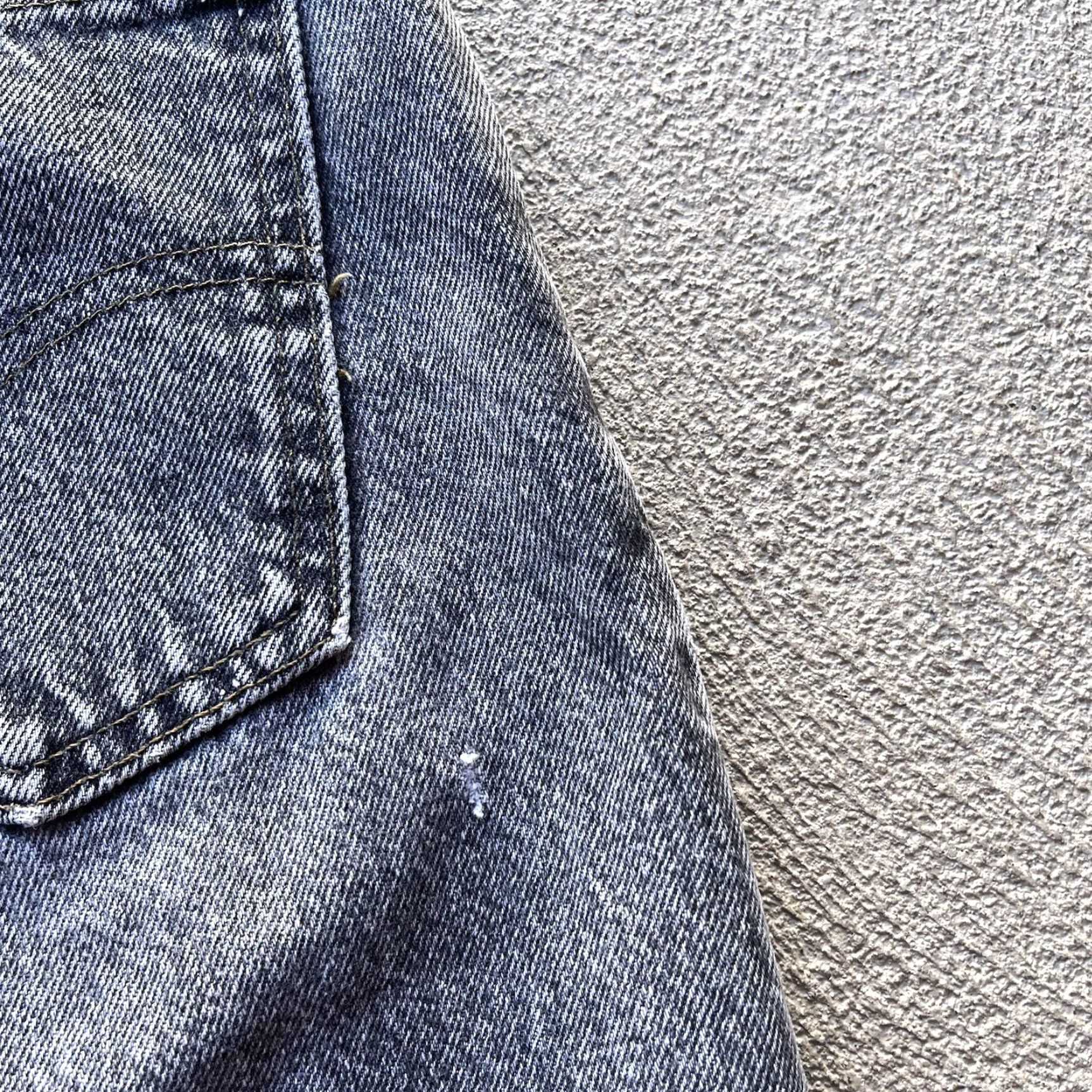 Levi's VINTAGE Levi's Jeans Men 550 Tapered Relaxed Fit 32x35 Black Denim 90s Orange Tab Logo Embroidered US Made Mens Regular Belt Loop Size US 32 / EU 48 - 4 Thumbnail