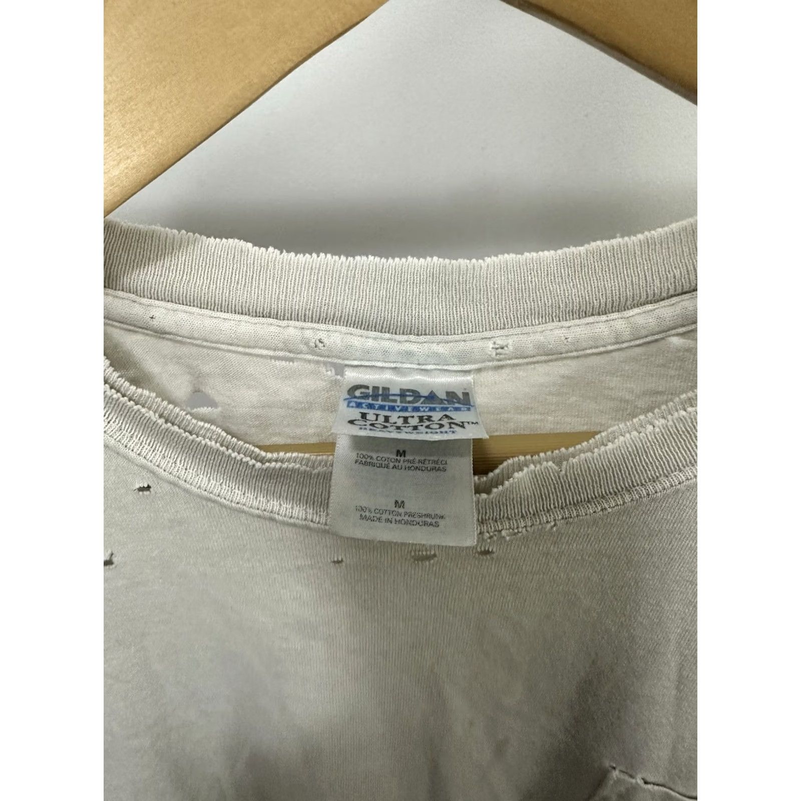 Gildan VTG Tacky Jack's Tavern AL Worn Thrashed Distressed Cotton T-Shirt M Shirt Mens White 90s Grunge Bar Seafood Distressed Mens Size US M / EU 48-50 / 2 - 3 Thumbnail