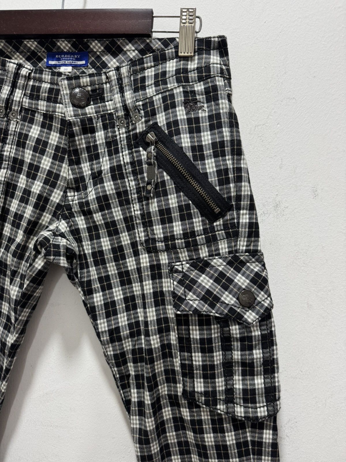 Burberry BURBERRY LONDON BLUE LABEL TARTAN CROPPED SLIM TROUSERS Size 28" / US 6 / IT 42 - 2 Thumbnail