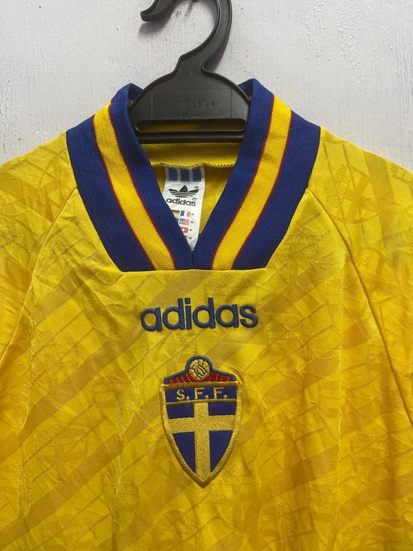 Vintage VINTAGE ADIDAS SWEDEN 1994 1996 HOME SHIRT FOOTBALL JERSEY Size US M / EU 48-50 / 2 - 4 Thumbnail