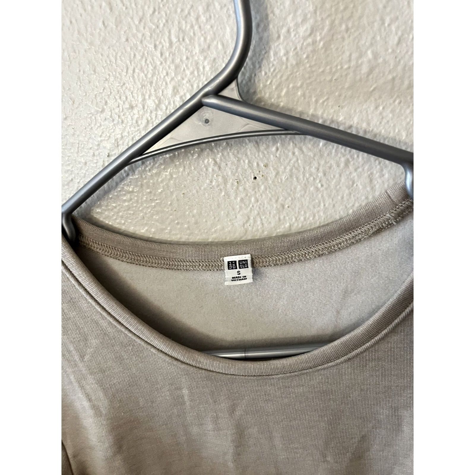 Uniqlo Uniqlo T Shirt Womens Small Beige Long Sleeve 100% Cotton XS? Size S / US 4 / IT 40 - 3 Thumbnail