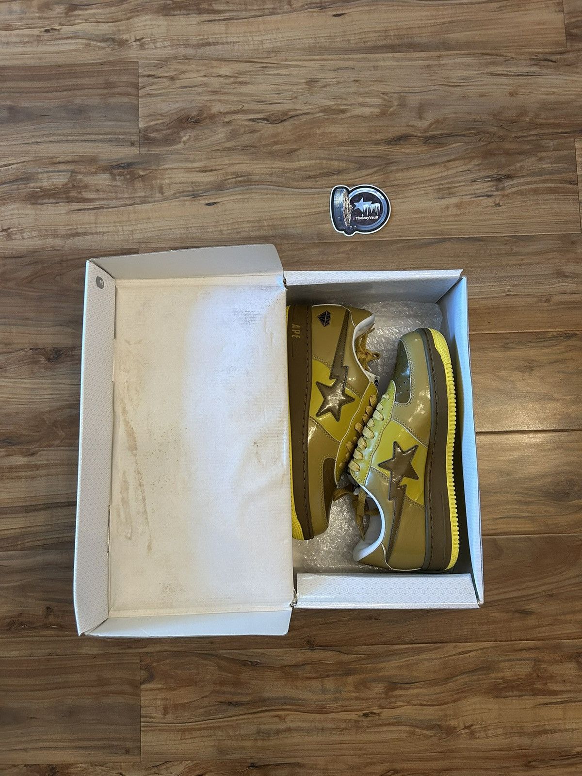 Bape NEW Bape Gold Members Exclusive Bapestas Size US 9 / EU 42 - 13 Thumbnail