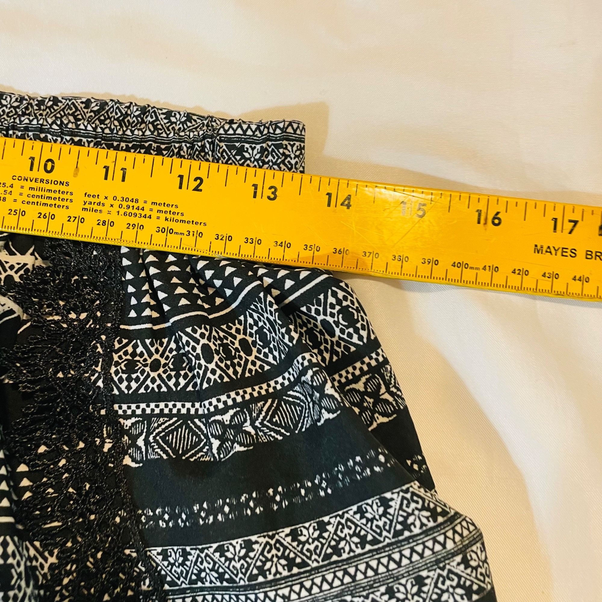 Other Charlotte Russe Womens Black & White Patterned Lace Trim Sho Size 26" / US 2 / IT 38 - 5 Thumbnail
