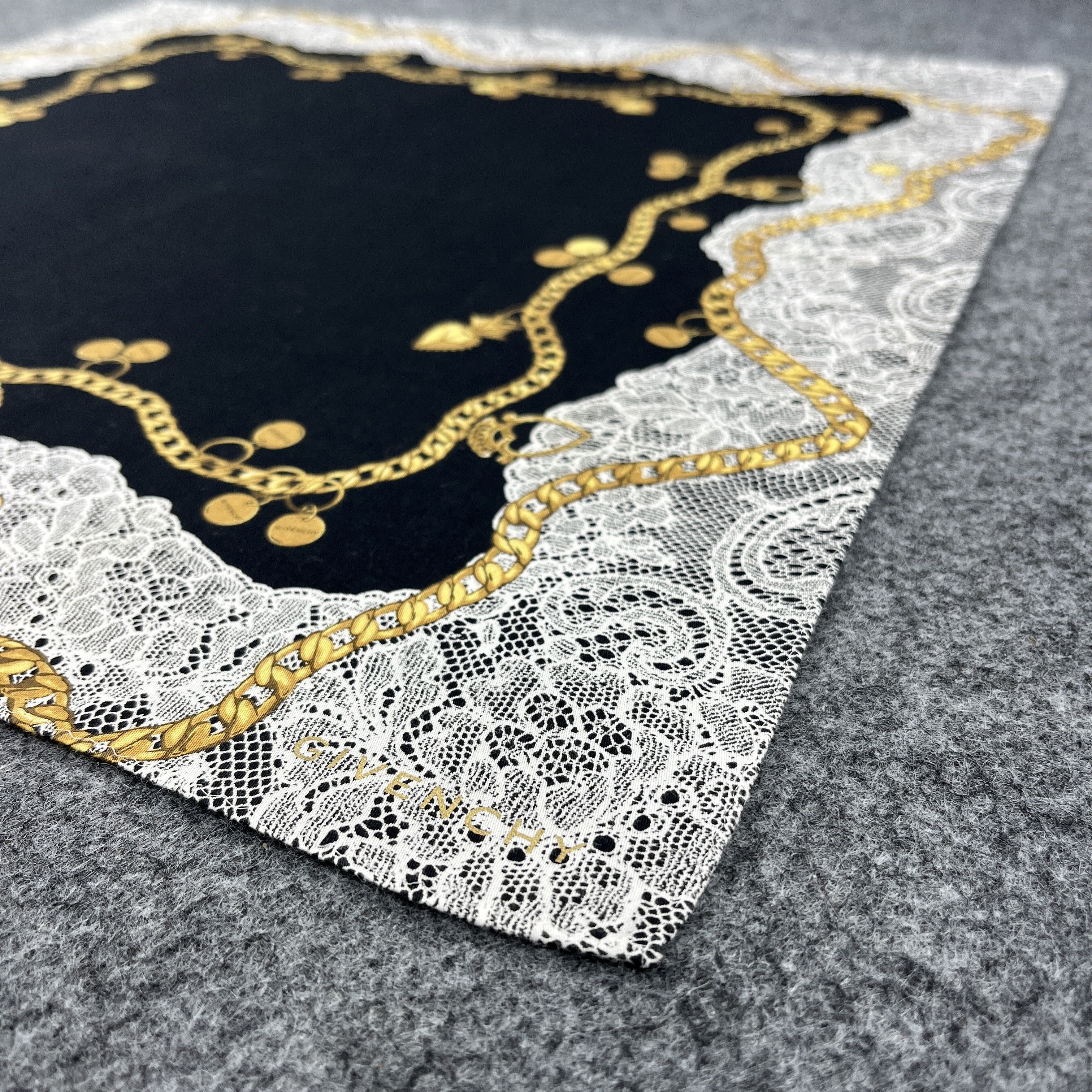 Givenchy Givenchy Handkerchief / Bandana / Neckerchief B1469 Size ONE SIZE - 6 Thumbnail