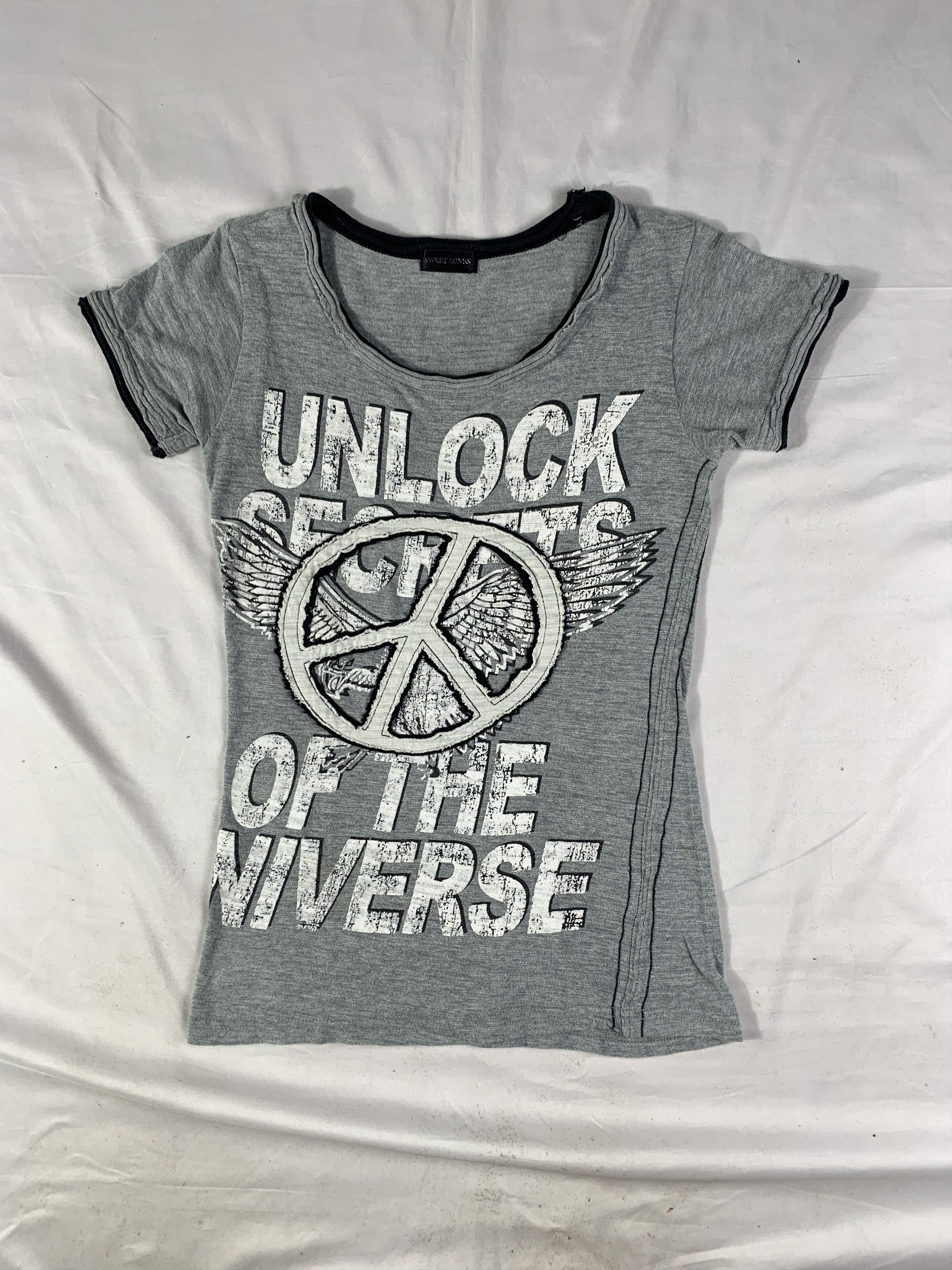 Japanese Brand 2000s Sweet Agnes Gray Peace Quotes Tee (S) Size S / US 4 / IT 40 - 1 Thumbnail