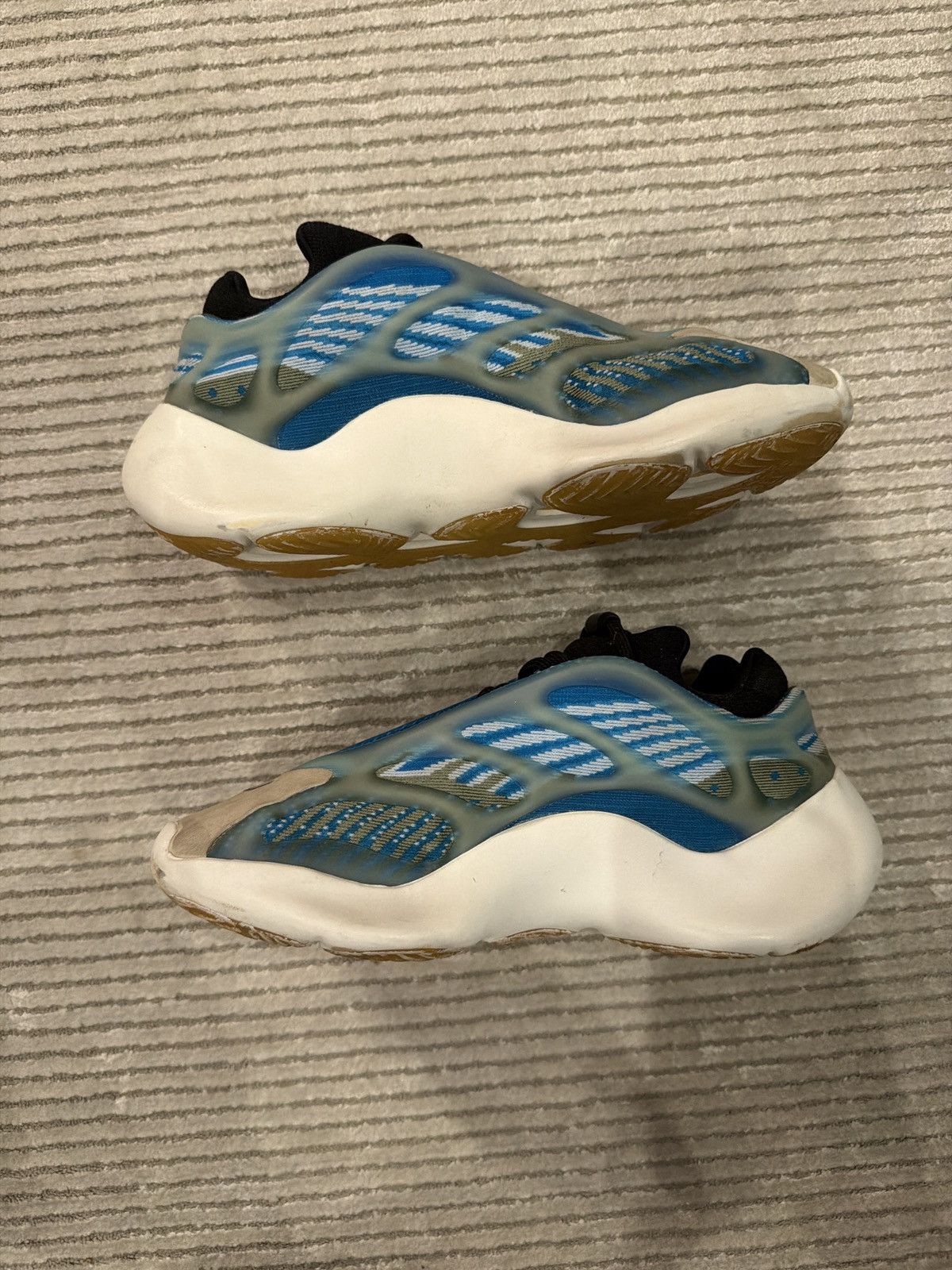 Yeezy Yeezy 700 V3 “Arzare” Size US 6 / EU 39 - 1 Thumbnail