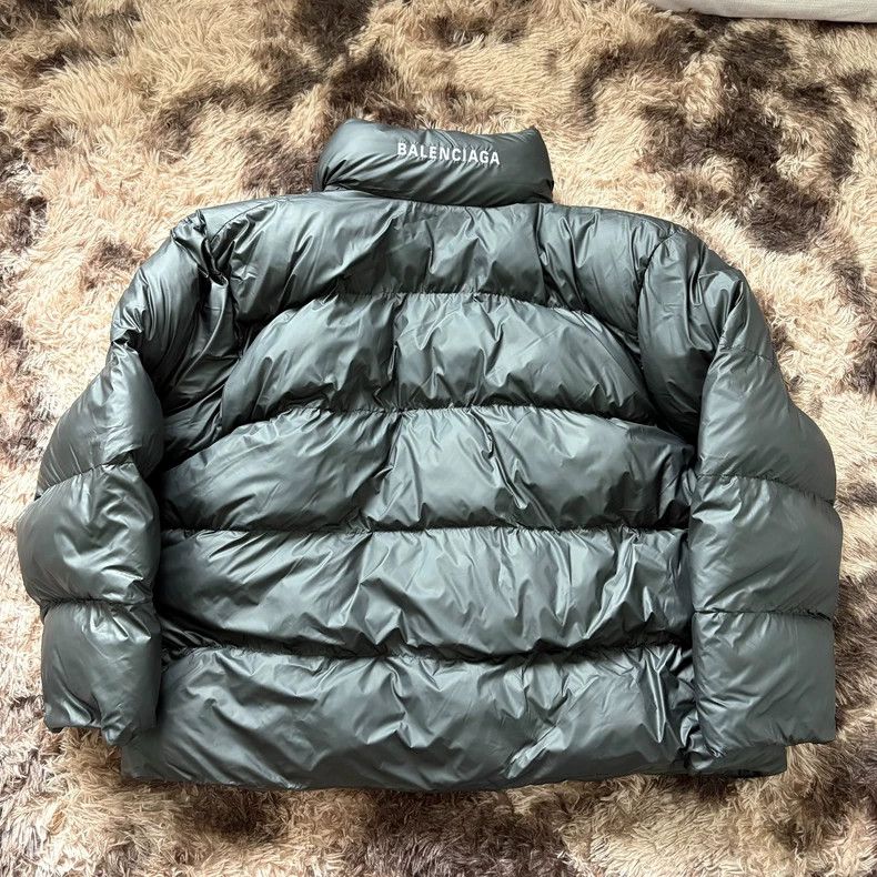 Balenciaga Balenciaga Letter printing with down jacket coat robe show Size US L / EU 52-54 / 3 - 1 Thumbnail