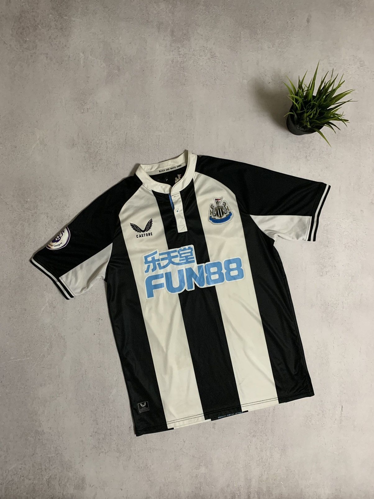 Pre-owned Jersey X Soccer Jersey Vintage Newcastle Castore Soccer Jersey T Shirt Tee Dirty In Black/white
