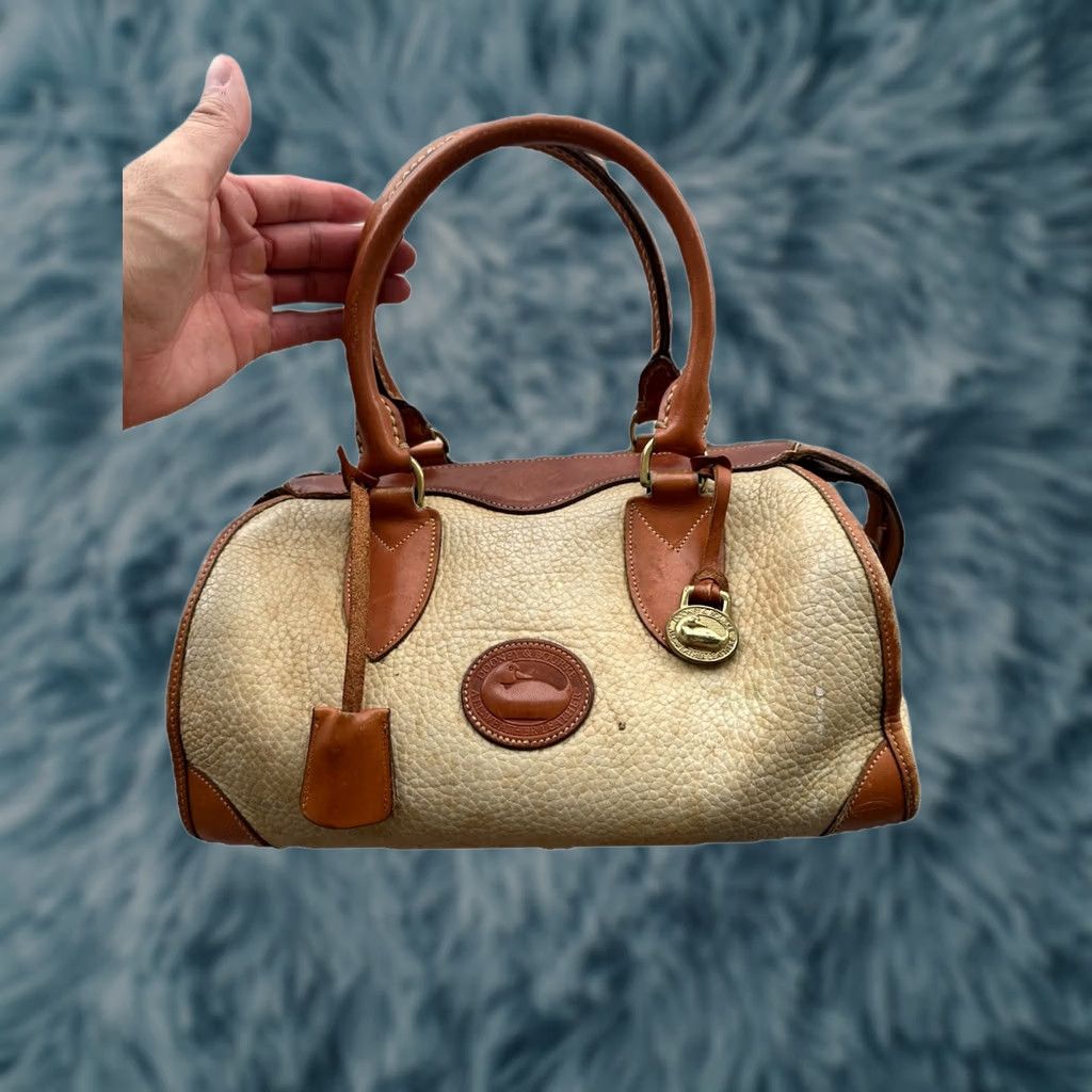 Dooney & Bourke VINTAGE Dooney & Bourke Pebble Leather Purse With Lock Shoulder Bag Cream 80s USA RARE Size ONE SIZE - 1 Thumbnail
