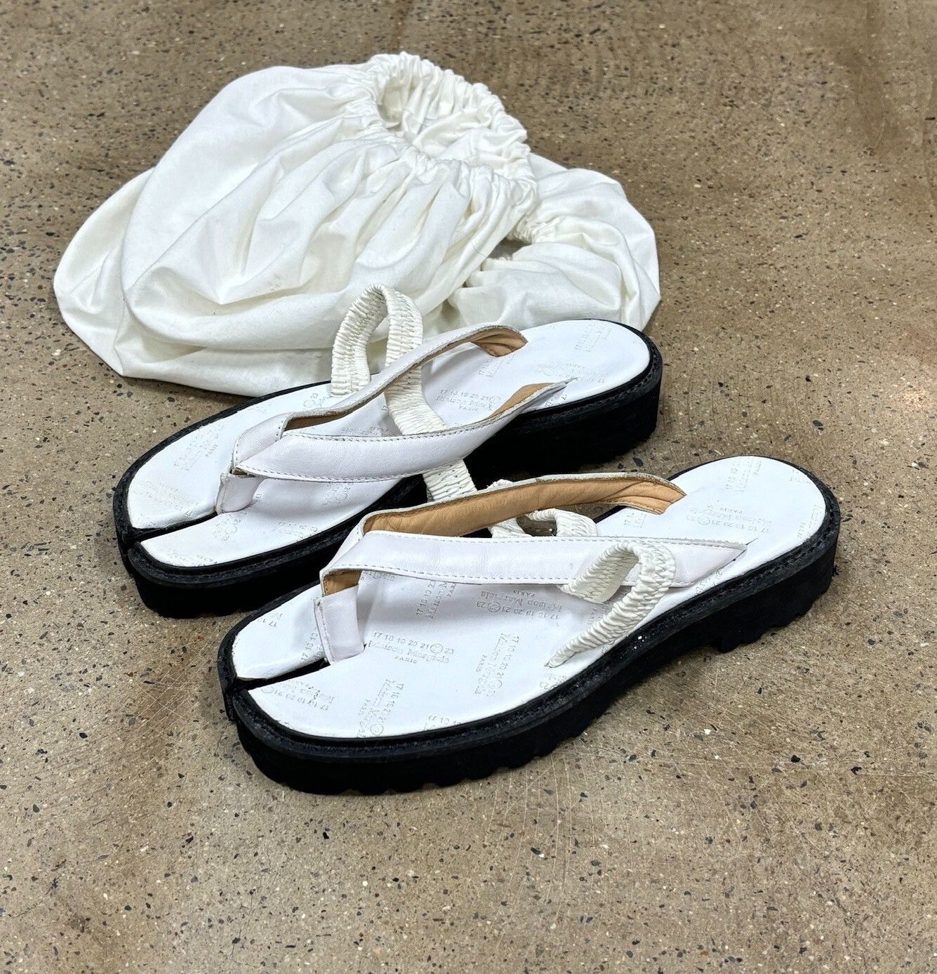 Maison Margiela Maison Margiela Tabi Thong Sandals Size US 7.5 / EU 40-41 - 1 Thumbnail