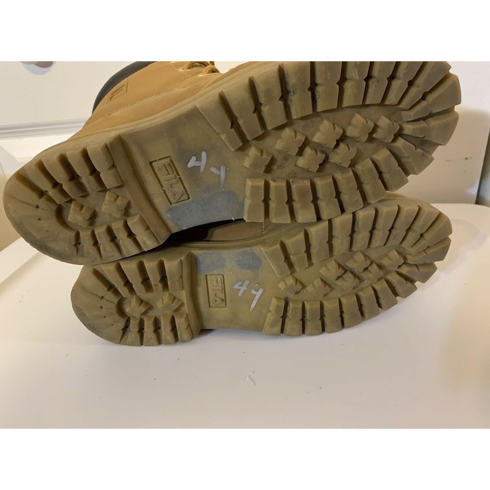 Fila Fila Men's Sz 8 Edgewater Nubuck Boot 1SH40063-206 Wheat/Gum Size US 8 / EU 41 - 9 Thumbnail