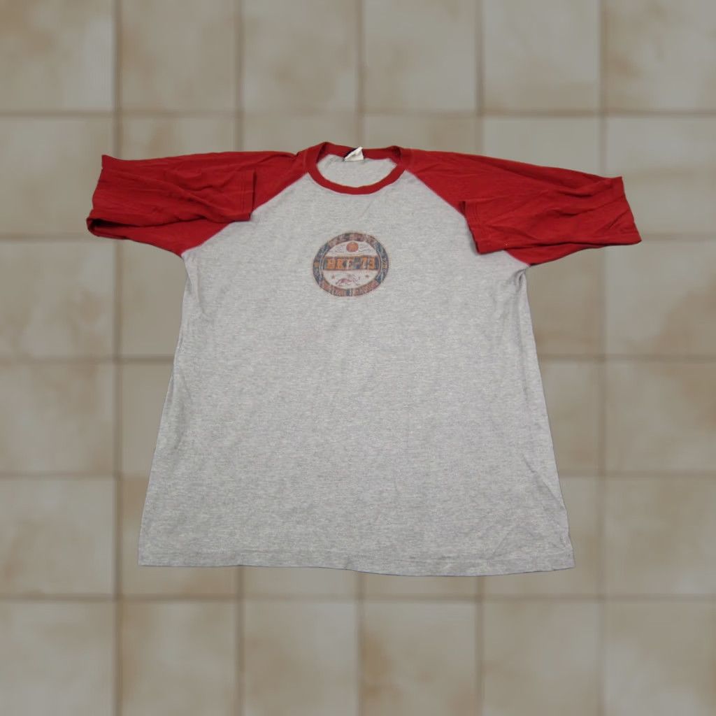 Vintage VINTAGE Buckle Shirt Mens L Gray USA Made 90s Raglan Single Stitch Cotton T-Shirt Size US L / EU 52-54 / 3 - 1 Thumbnail