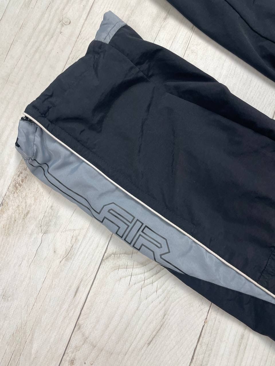 Nike Vintage Nike Air Pants 00s Nylon Striped Swoosh Y2K Baggy Size US 34 / EU 50 - 5 Thumbnail