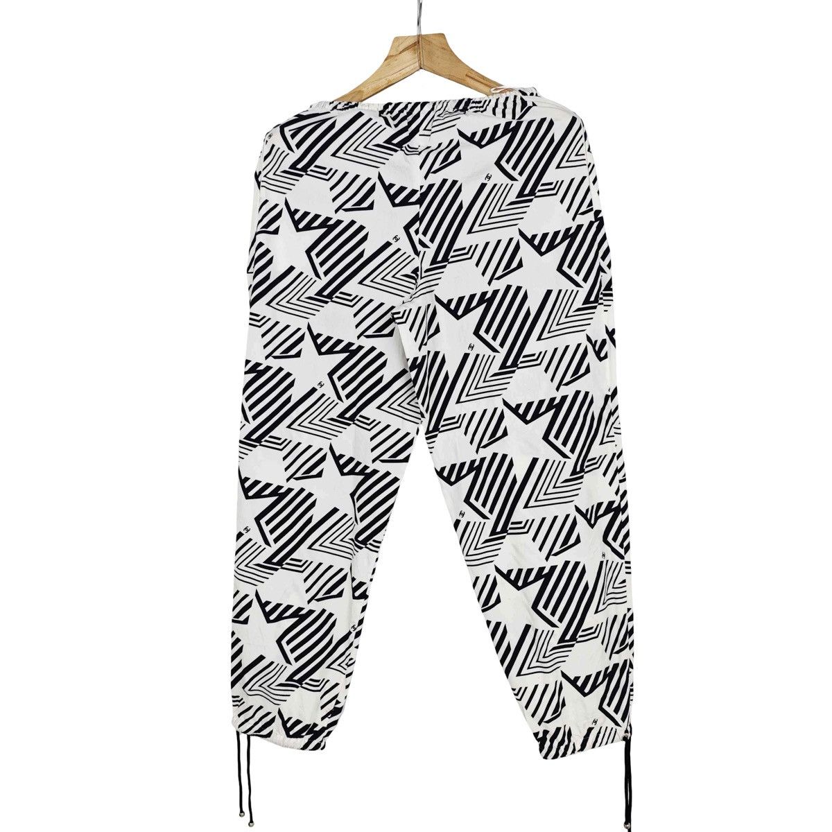Chanel Chanel white and black star patterned pants Size 25" / US 0 / IT 36 - 2 Thumbnail