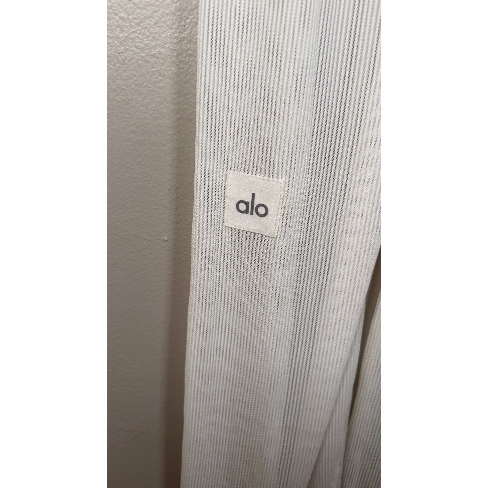 Alo Yoga NWOT Alo Yoga Striped Mesh Tropical Nights Flare Pant size S Size 27" / US 4 / IT 40 - 6 Thumbnail