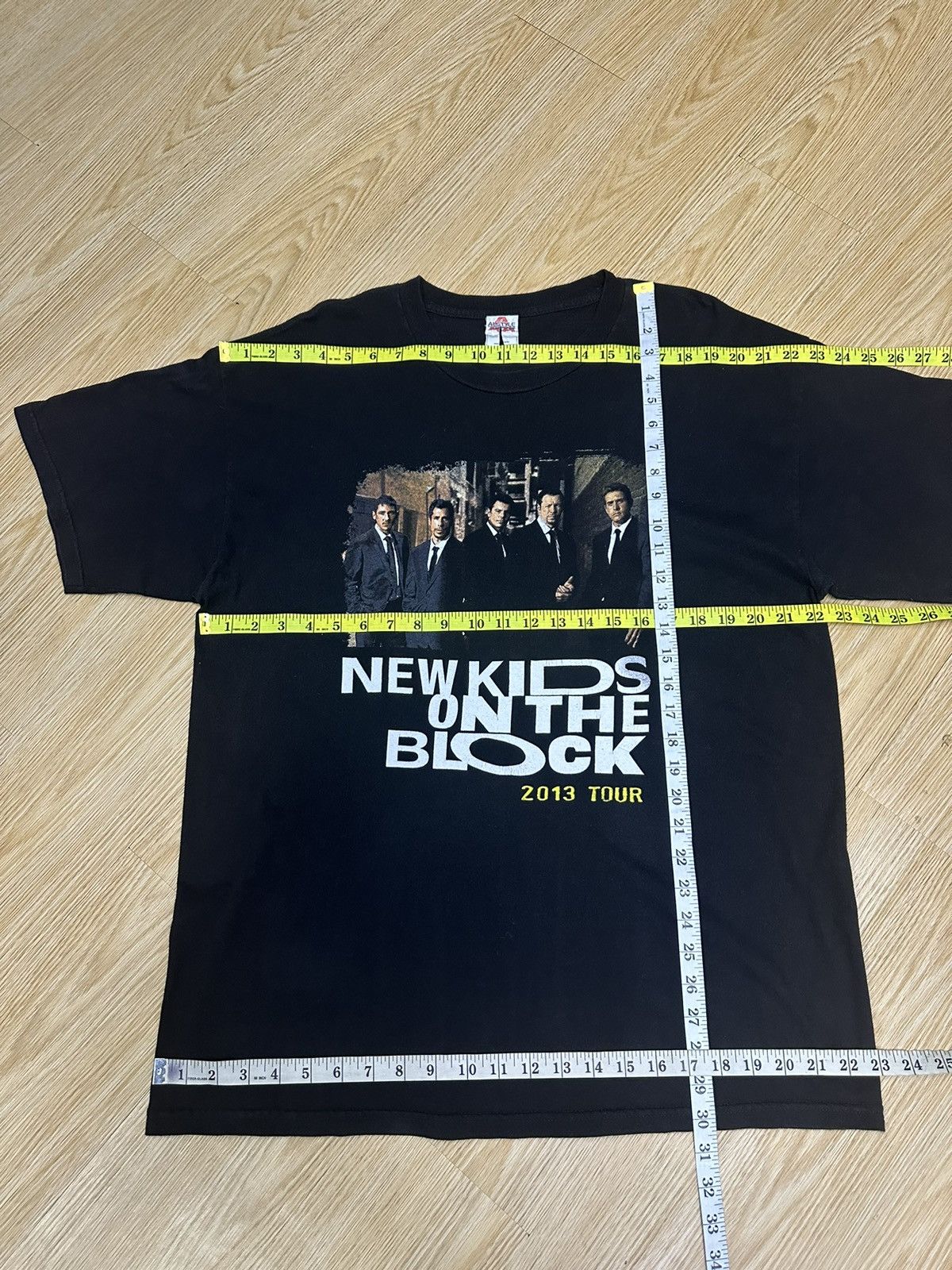 Band Tees New Kids On The Block 2013 American Tour Tshirt A557 Size US XL / EU 56 / 4 - 5 Thumbnail