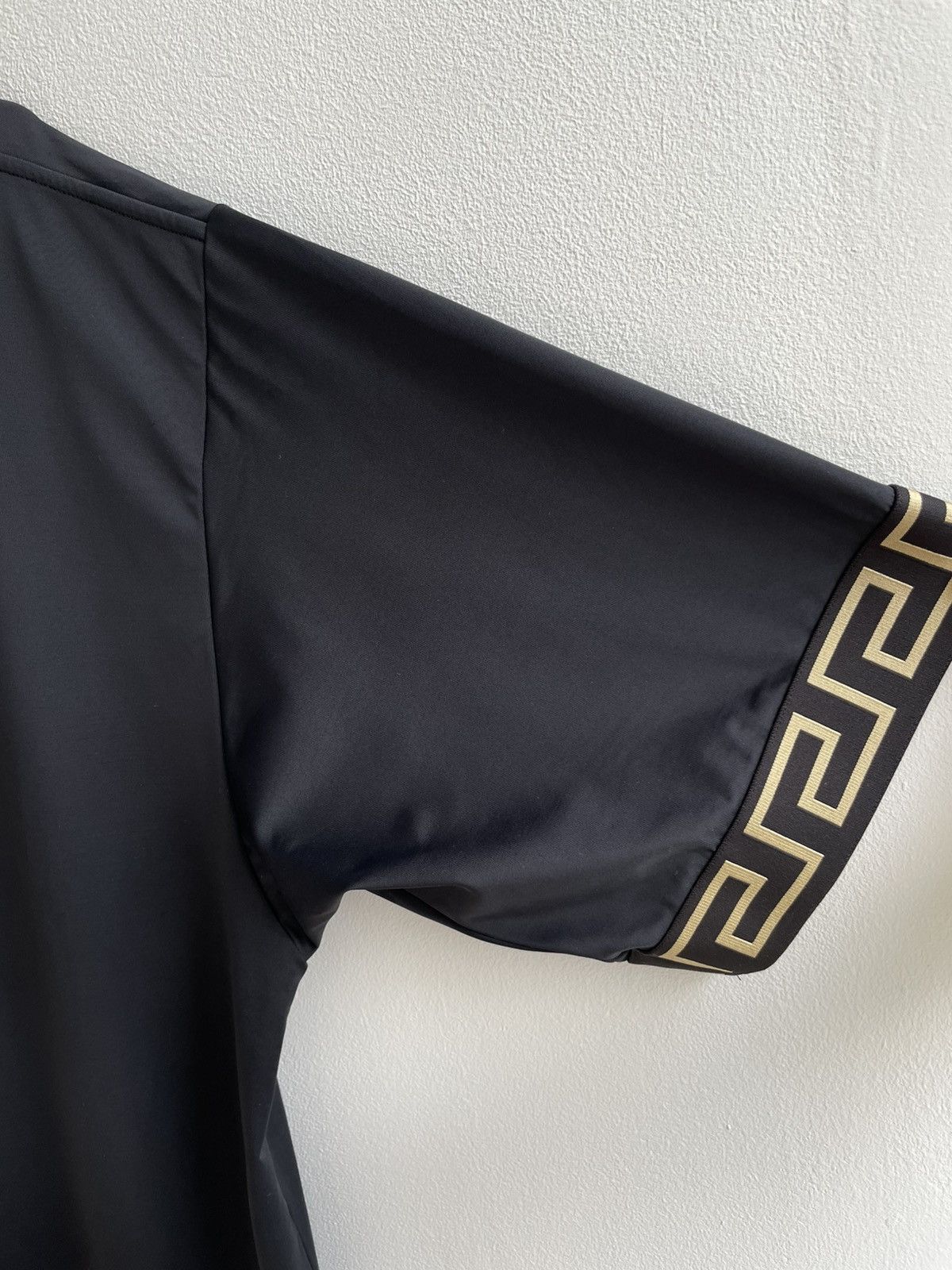 Versace RARE Versace Greca-trim T shirt Tee Black Size US M / EU 48-50 / 2 - 16 Thumbnail