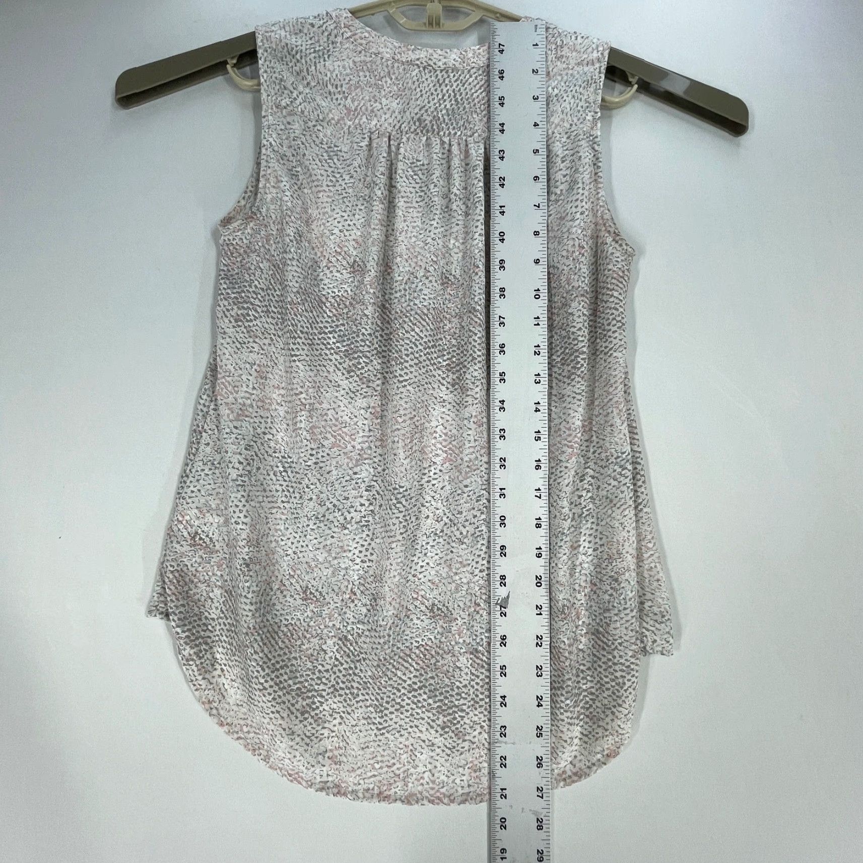 Vintage Dalia Blouse Sleeveless Pink Gray White Geometric Print Office Chic Bohemian Soft Girl Basic Pullover Regular Size S Women Size S / US 4 / IT 40 - 4 Thumbnail