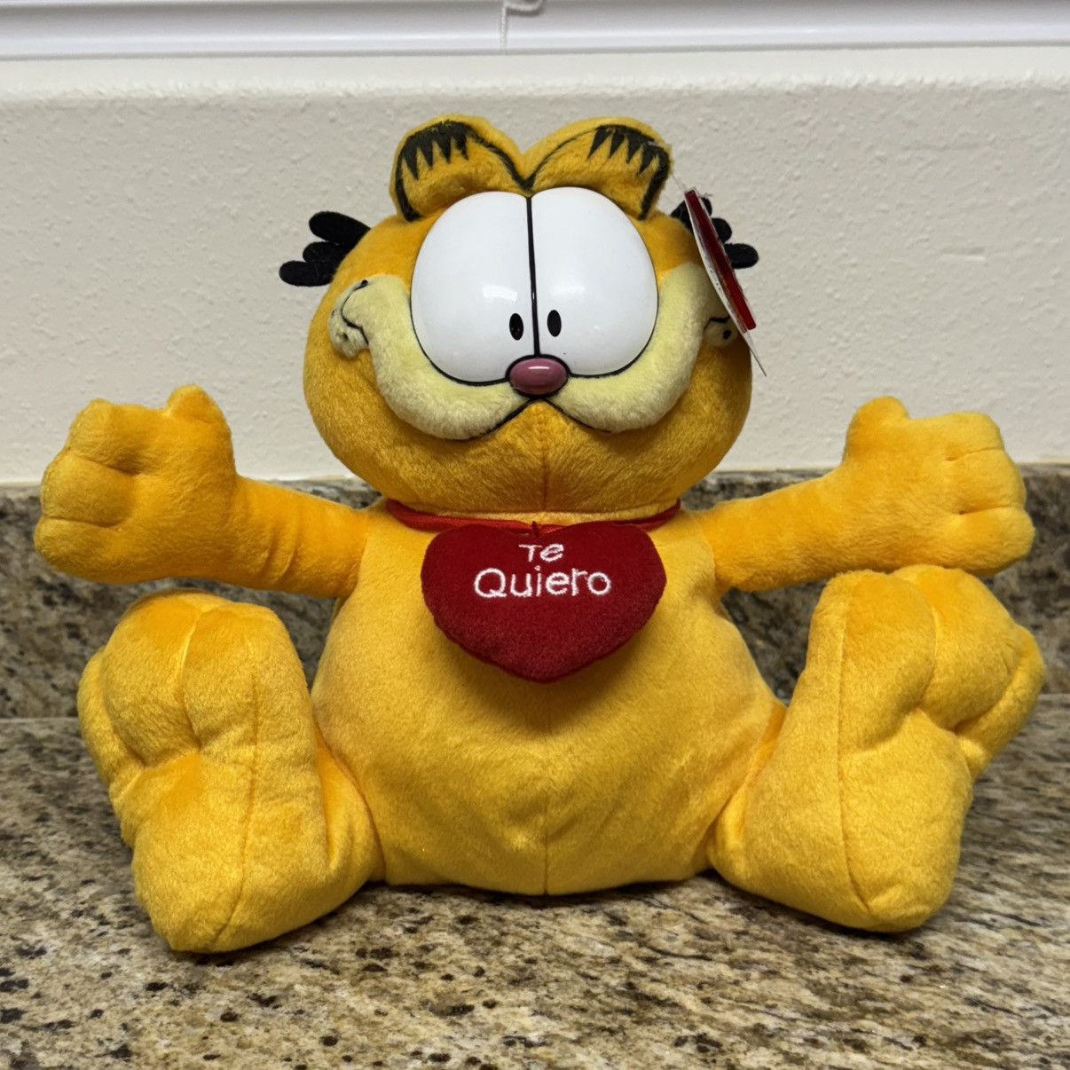 Vintage Vintage Garfield Te Quiero” 11” Spanish Valentines Day Plush Size ONE SIZE - 1 Thumbnail