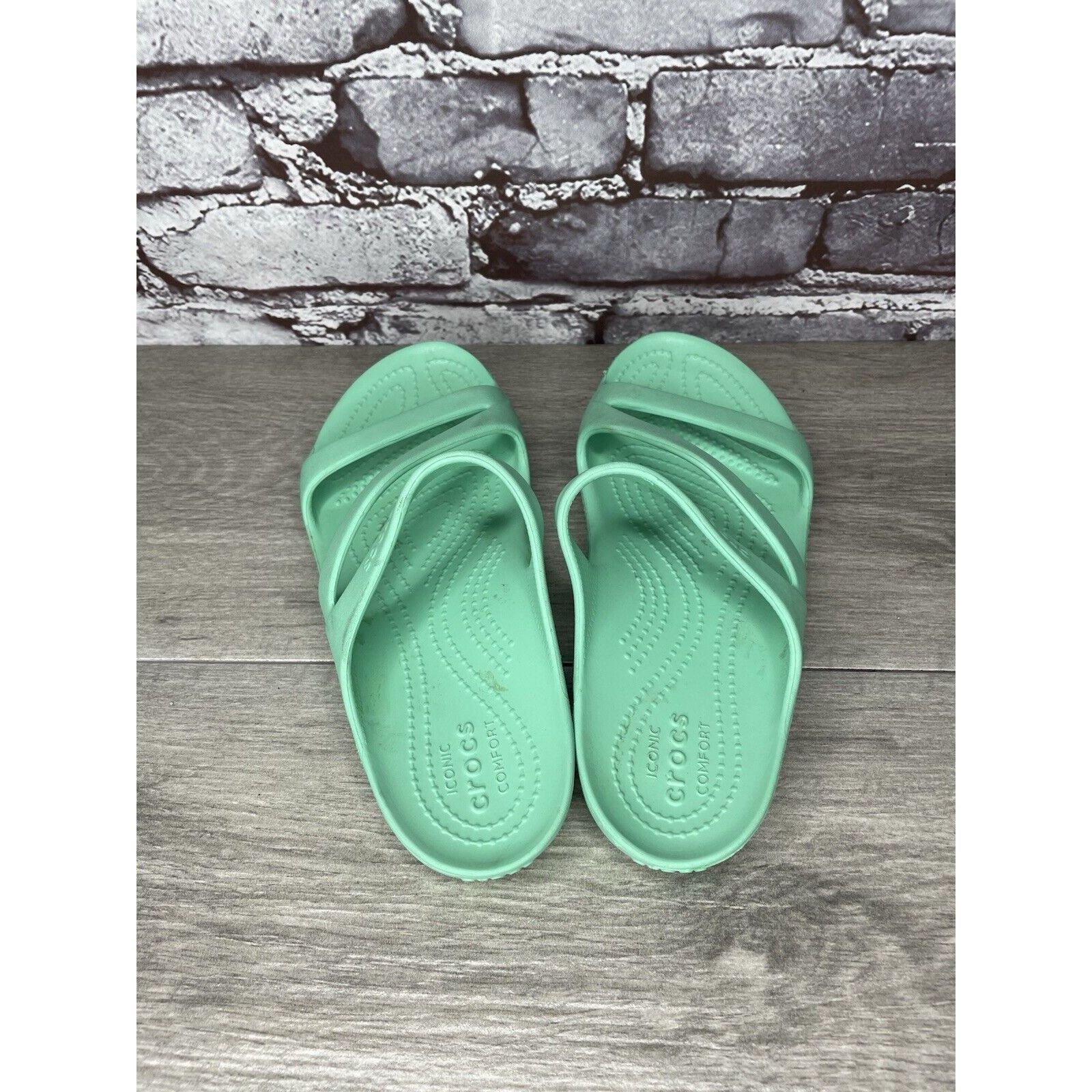 Crocs CROCS Iconic Comfort Green Rubber Slides Light Flats Sandals Size US 6 / IT 36 - 8 Thumbnail