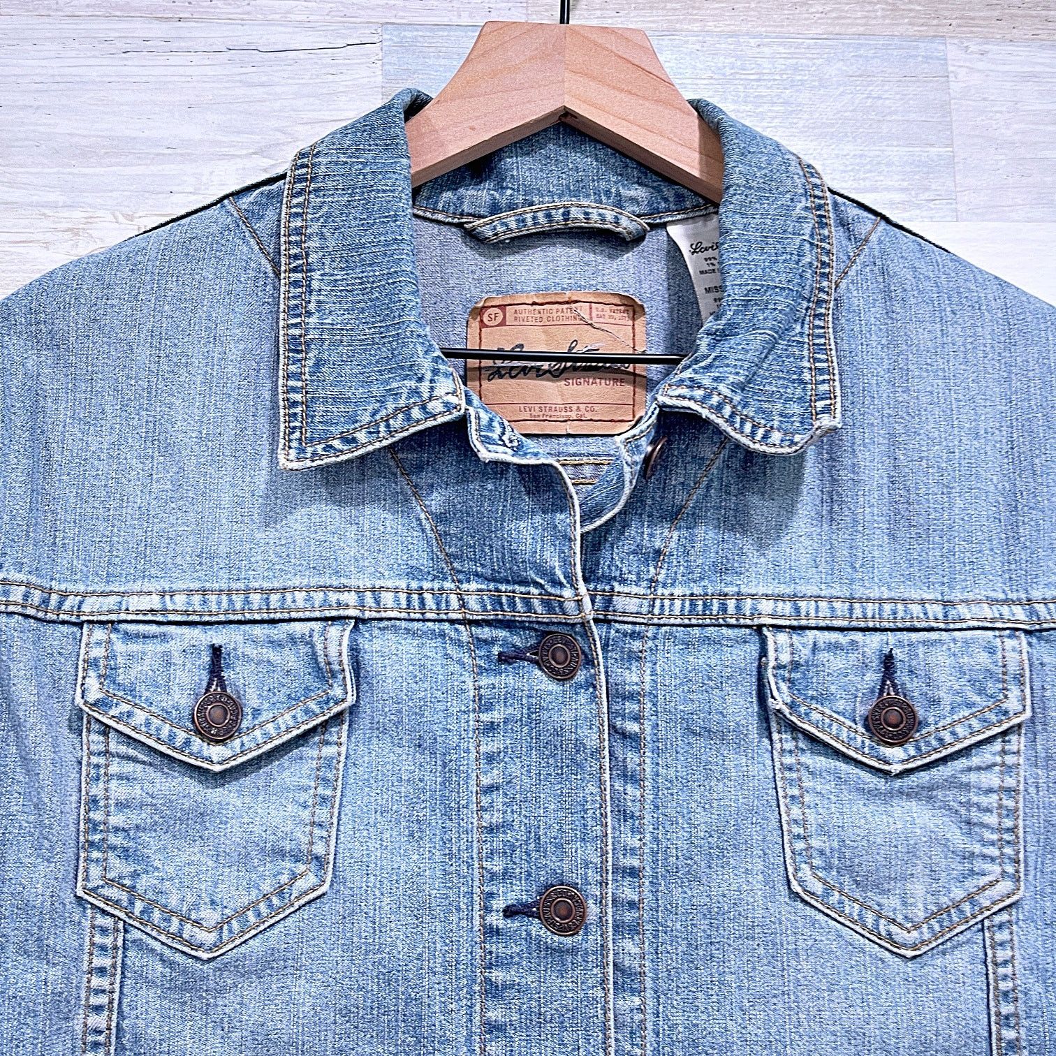 Levi's × The Rolling Stones Levis Rolling Stones Vintage 90 Denim Trucker Jacket Women M Size M / US 6-8 / IT 42-44 - 3 Thumbnail