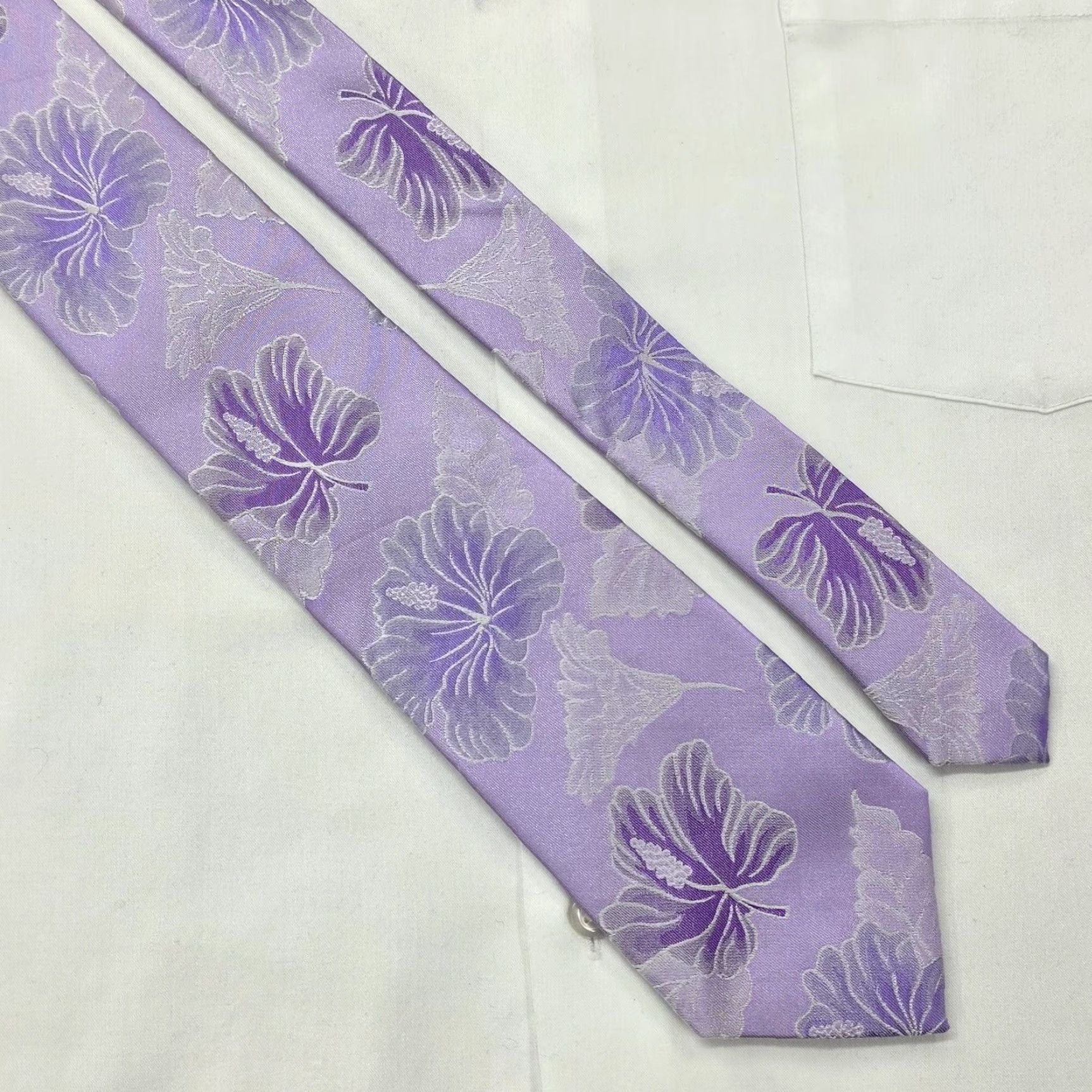 Vintage Paul Fredrick Necktie Men’s Purple 100% Silk Floral Tie Lilac Lavender Tropical Size ONE SIZE - 3 Thumbnail