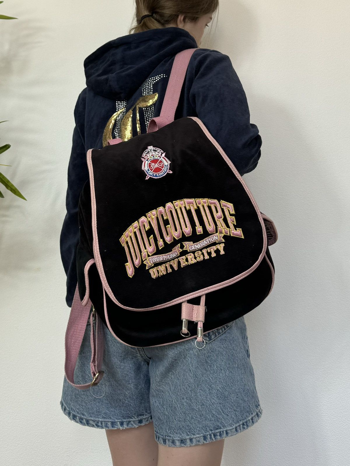 Juicy Couture × Vintage VINTAGE JUICY COUTURE UNIVERSITY VELOUR CUTE BACKPACK Size ONE SIZE - 3 Thumbnail