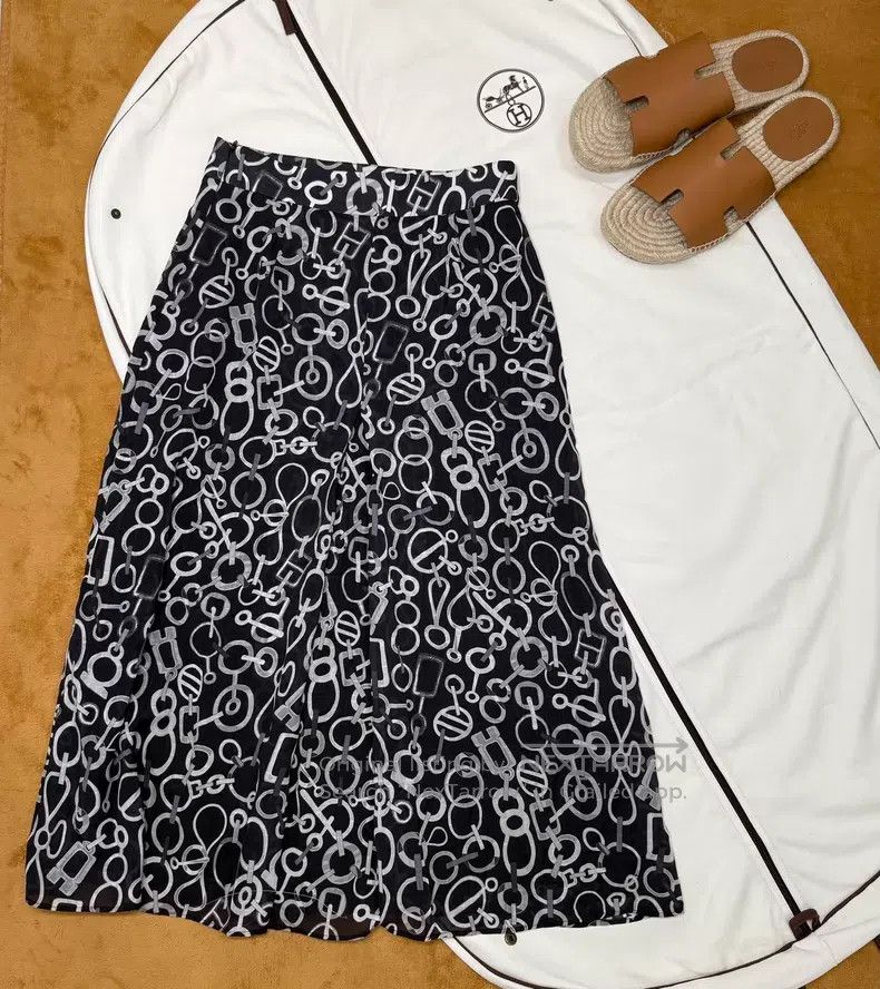 Hermes Hermes Silk Long Skirt Size 42" / US 20 - 2 Thumbnail