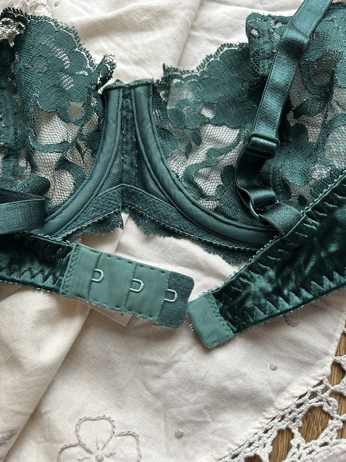 Victoria's Secret × Vintage Gorgeous Victoria’s Secret Emerald Lace Set Lingerie Size ONE SIZE - 8 Thumbnail
