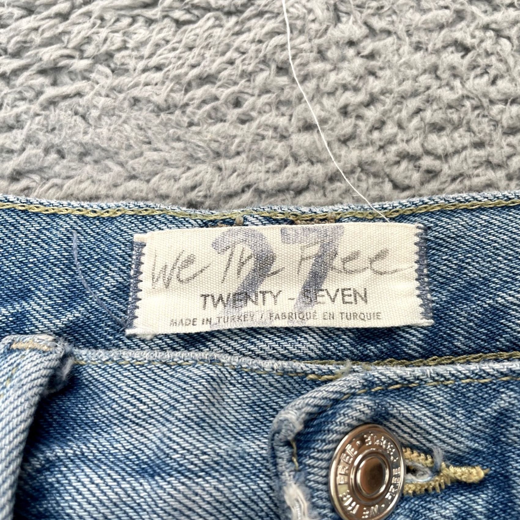 Vintage We The Free Jeans Womens 27 Blue Denim High Rise Straight Leg Light Wash Classic Jeans High Rise 27 Womens Blue Denim 5-Pocket Style Straight Bohemian Size 27" / US 4 / IT 40 - 3 Thumbnail