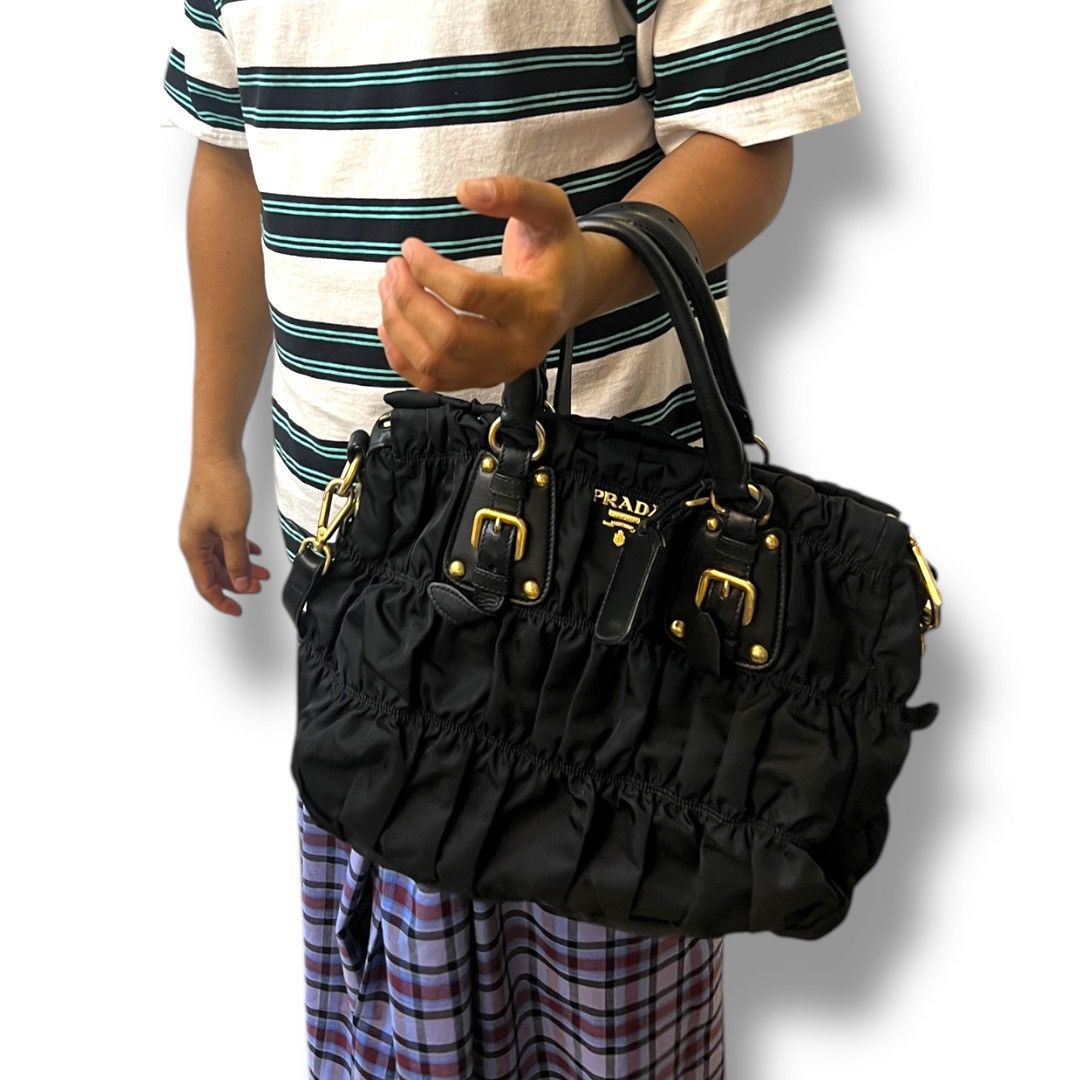 Prada AUTHENTIC PRADA TESSUTO NYLON GAUFRE 2 WAYS SHOULDER BAG Size ONE SIZE - 14 Thumbnail