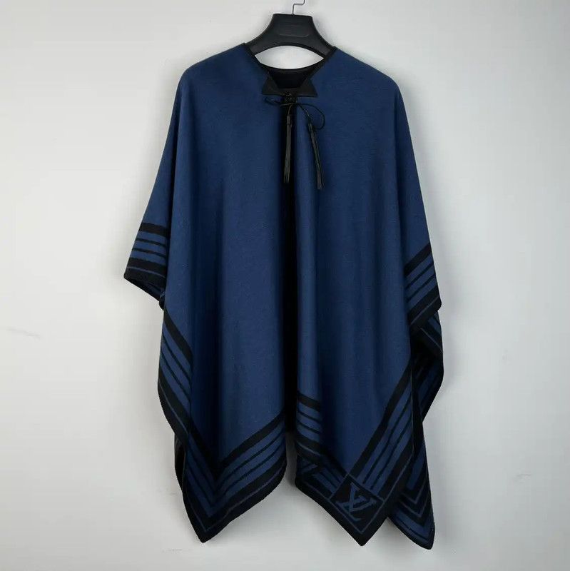 Louis Vuitton Louis Vuitton Blue Long Sleeve Cardigan 0089 Size ONE SIZE - 1 Thumbnail