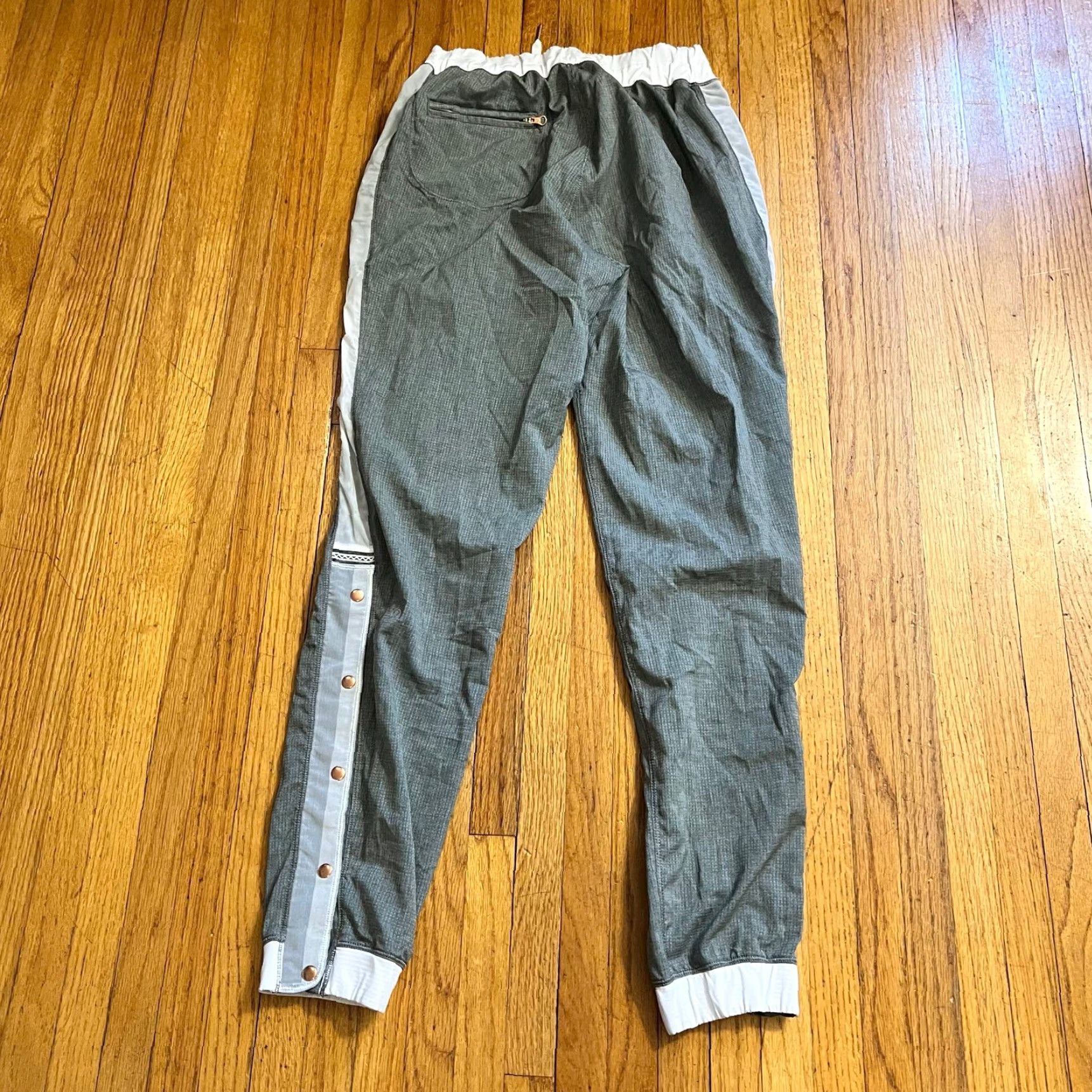 Lululemon Lululemon Pants Womens 4 Green Gray Snap Ankle Performance Track Joggers Size 27" / US 4 / IT 40 - 4 Thumbnail