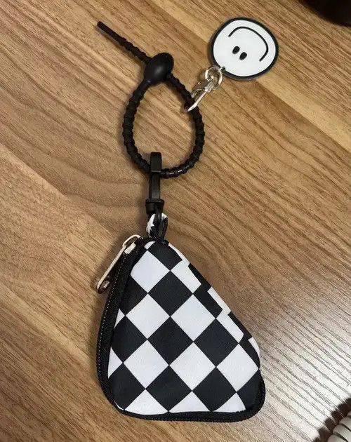 Japanese Brand Fashion checkerboard smiley face triangle coin pouch bag Size ONE SIZE - 4 Thumbnail