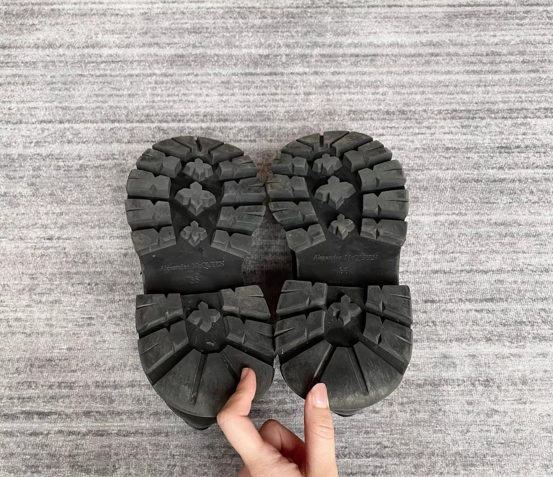 Alexander McQueen MCQUEEN Women's Round Toe Black Loafer 36 Worn 1-9 Times Size US 5.5 / IT 35.5 - 6 Thumbnail