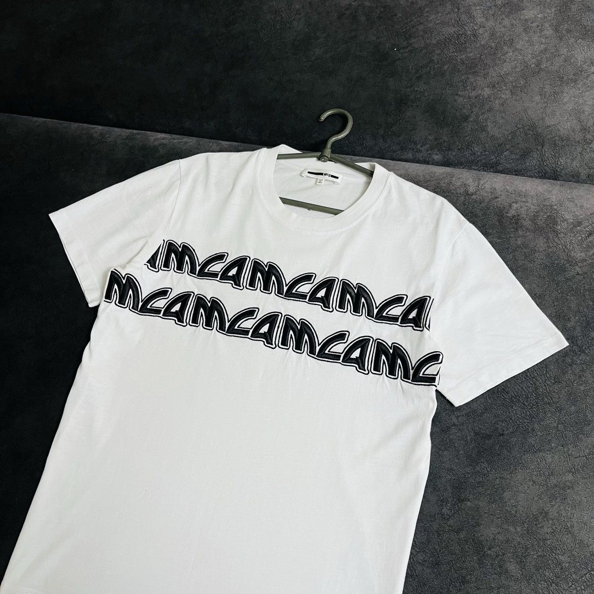 Alexander McQueen Alexander McQueen T-shirt Embroidered Logo Size US L / EU 52-54 / 3 - 2 Thumbnail
