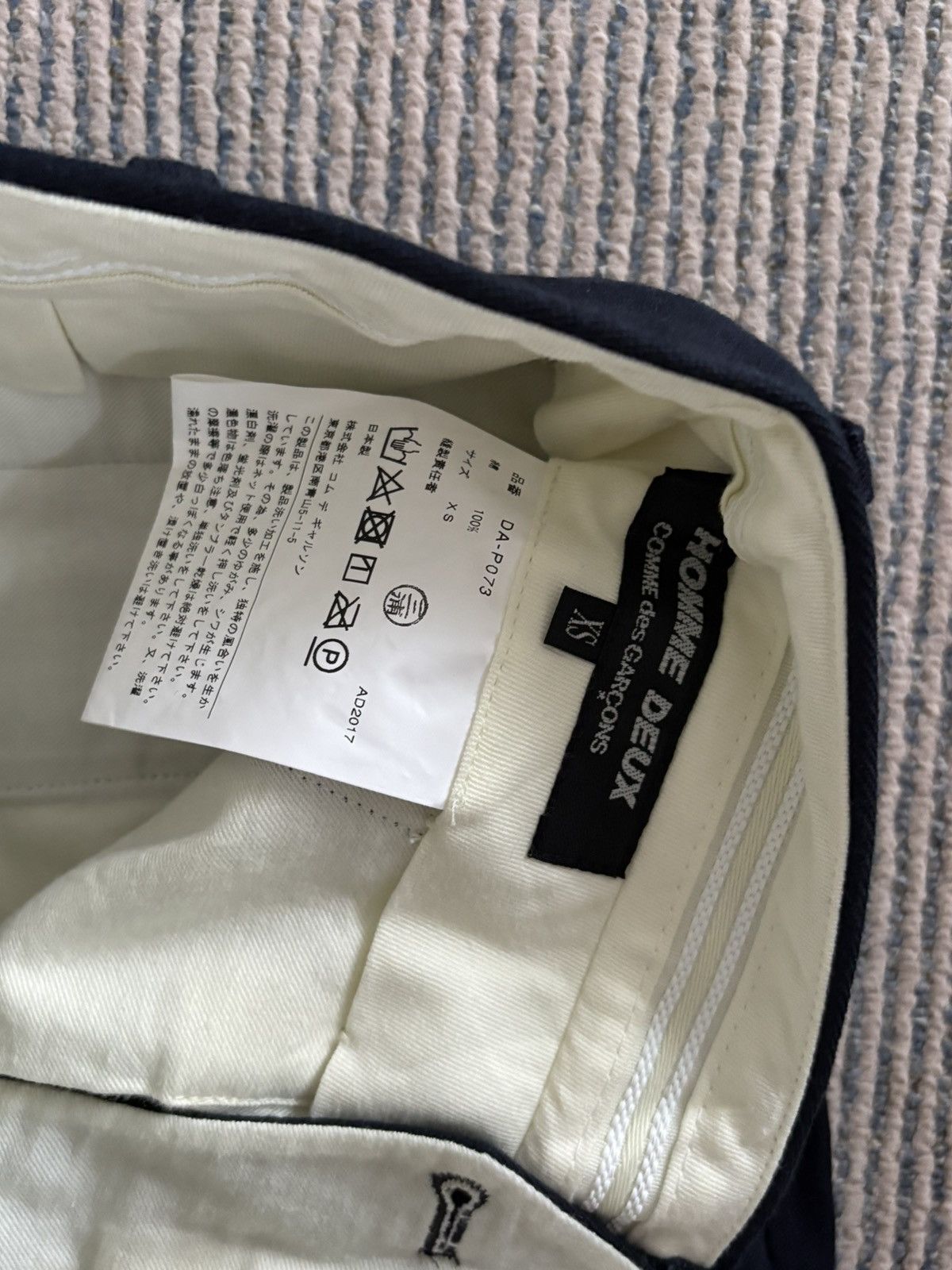 Comme des Garcons Homme Deux Pleated Cropped Navy Twill Trousers Size US 28 / EU 44 - 3 Thumbnail