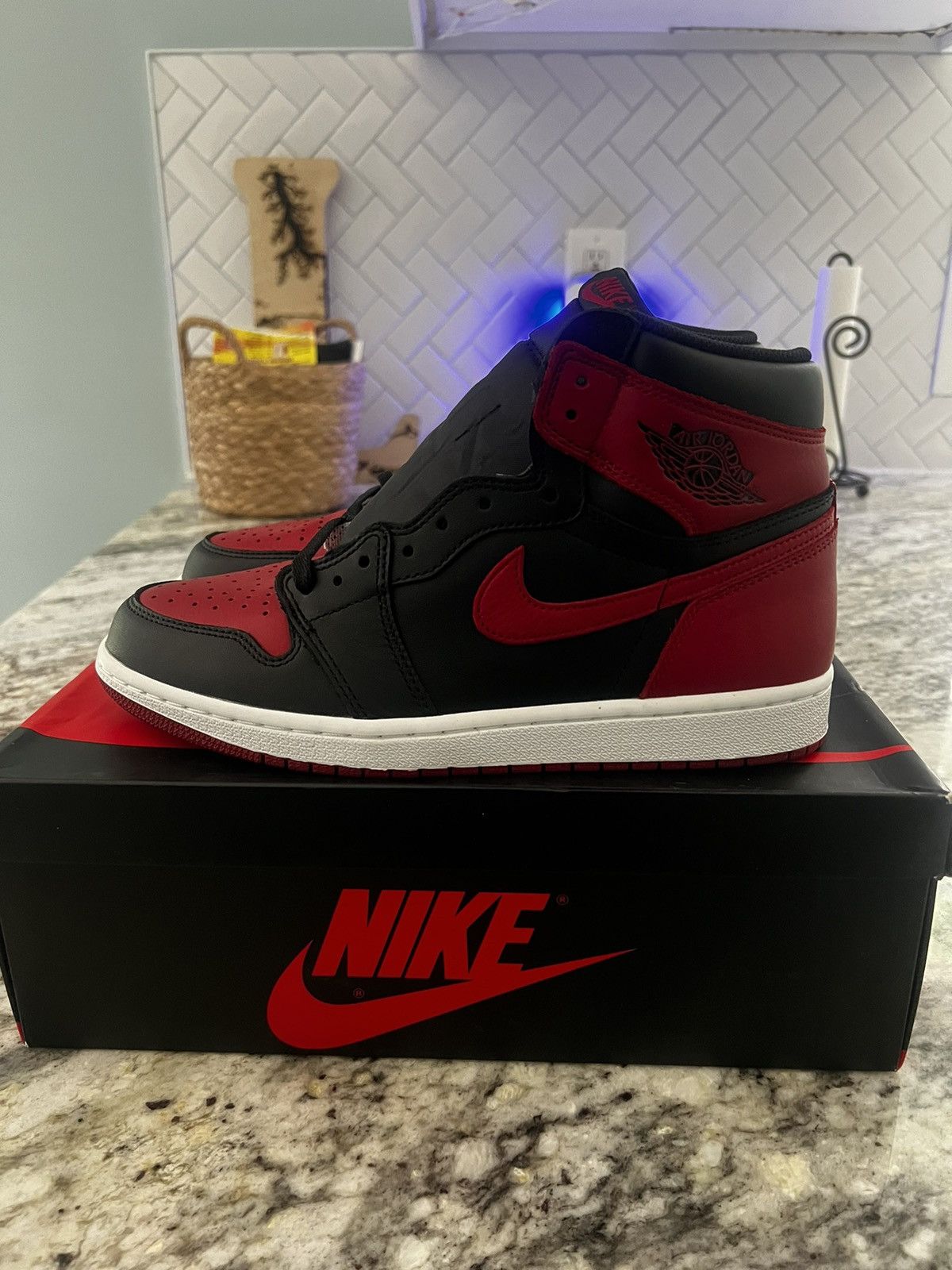 Jordan Brand Air Jordan 1 Retro High OG Banned 2016 Banned, Bred Size US 10 / EU 43 - 3 Thumbnail